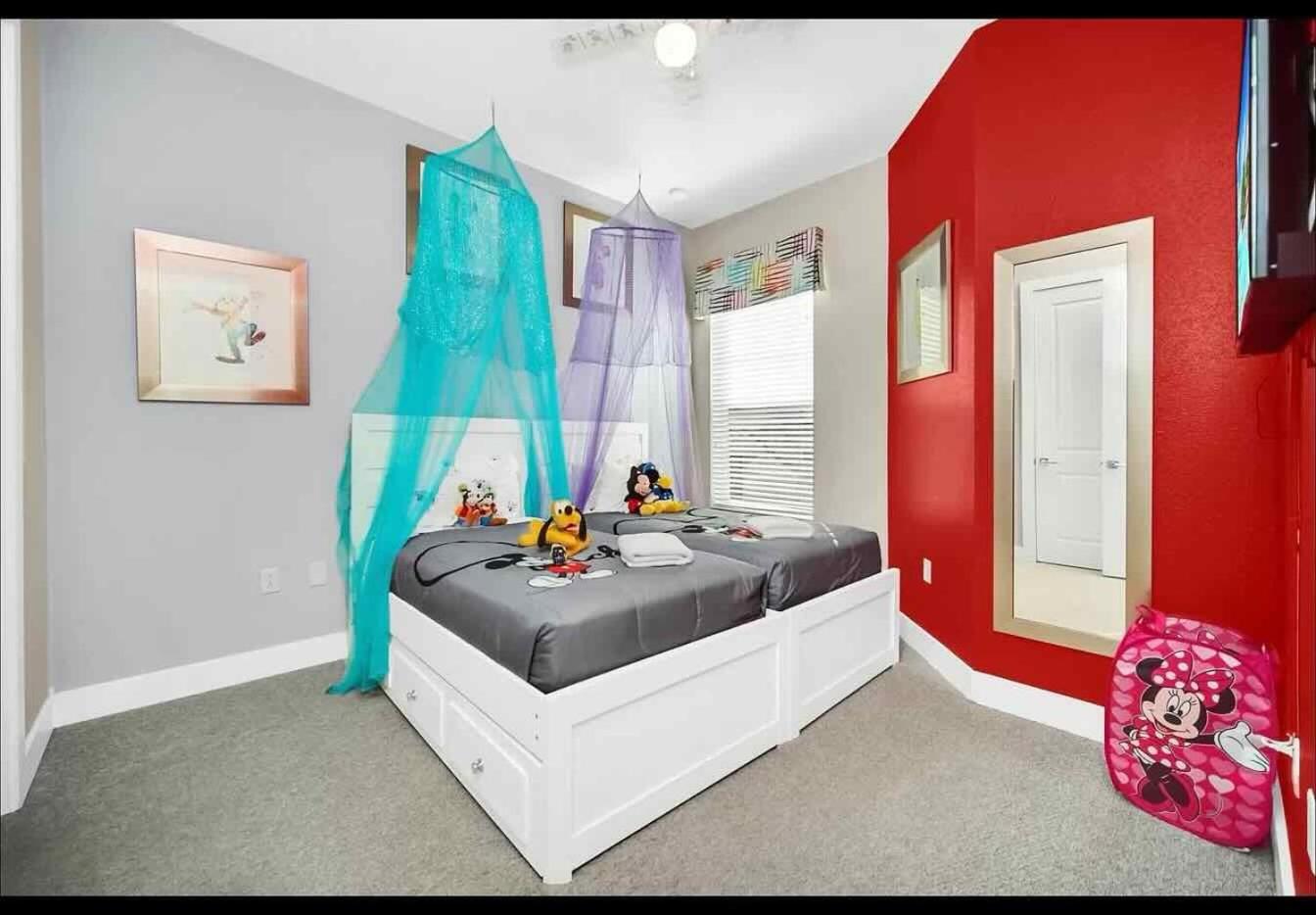 Gorgeous Townhouse 15 Min from Disney 1st Floor Steps Away from Pool