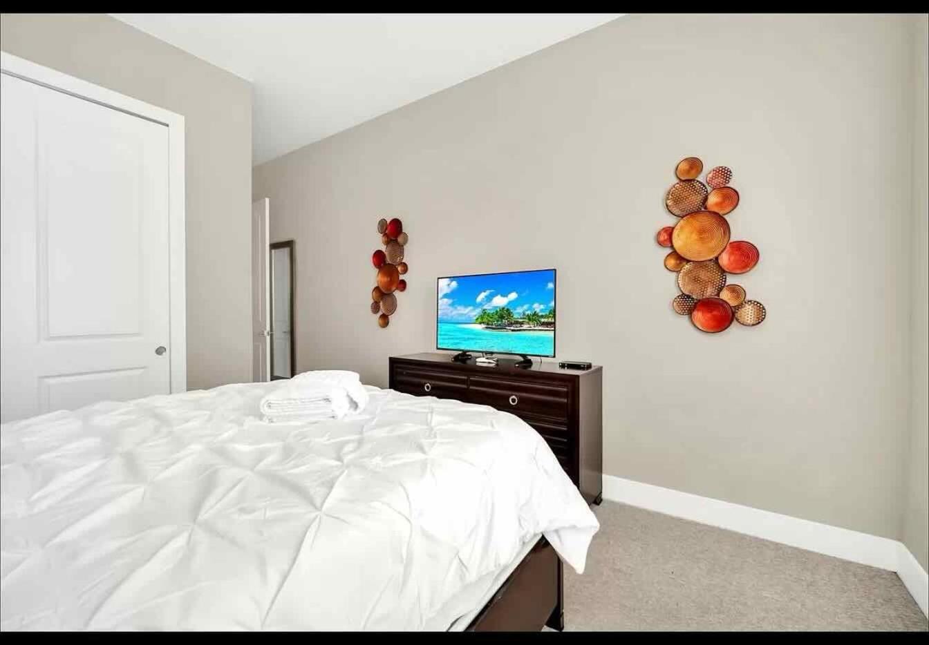 Gorgeous Townhouse 15 Min from Disney 1st Floor Steps Away from Pool