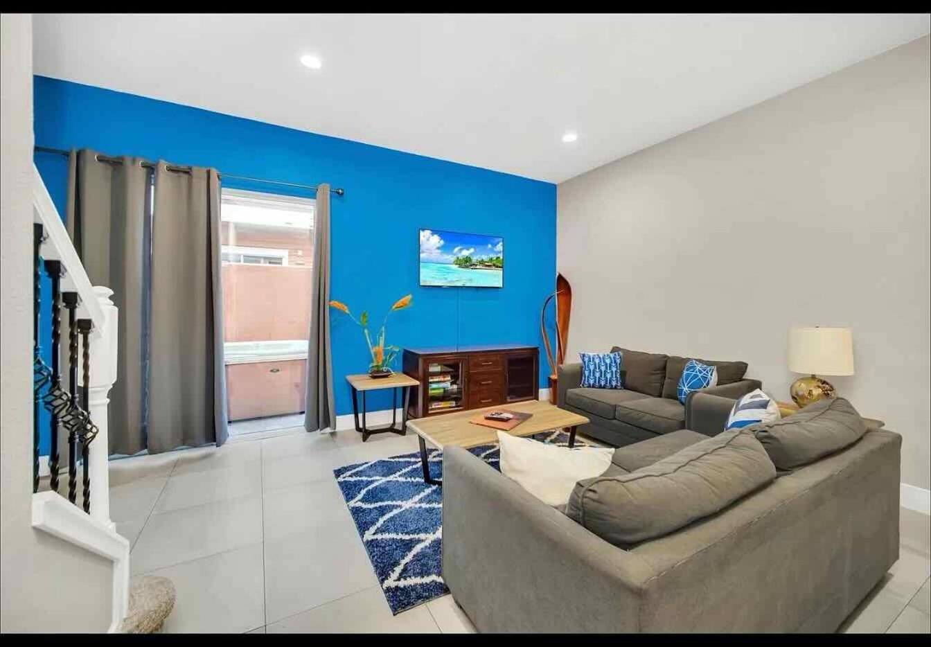 Gorgeous Townhouse 15 Min from Disney 1st Floor Steps Away from Pool