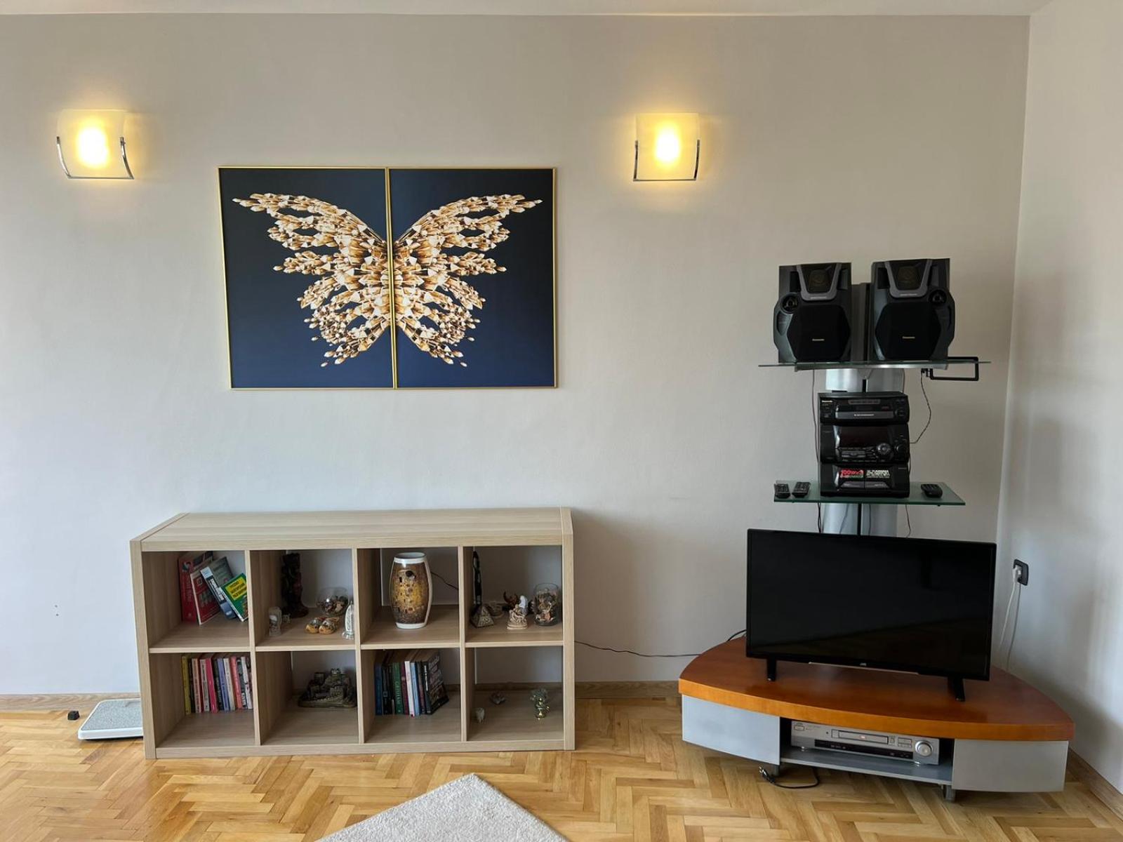 Lugano Couples Quiet Apt w Free Street Parking