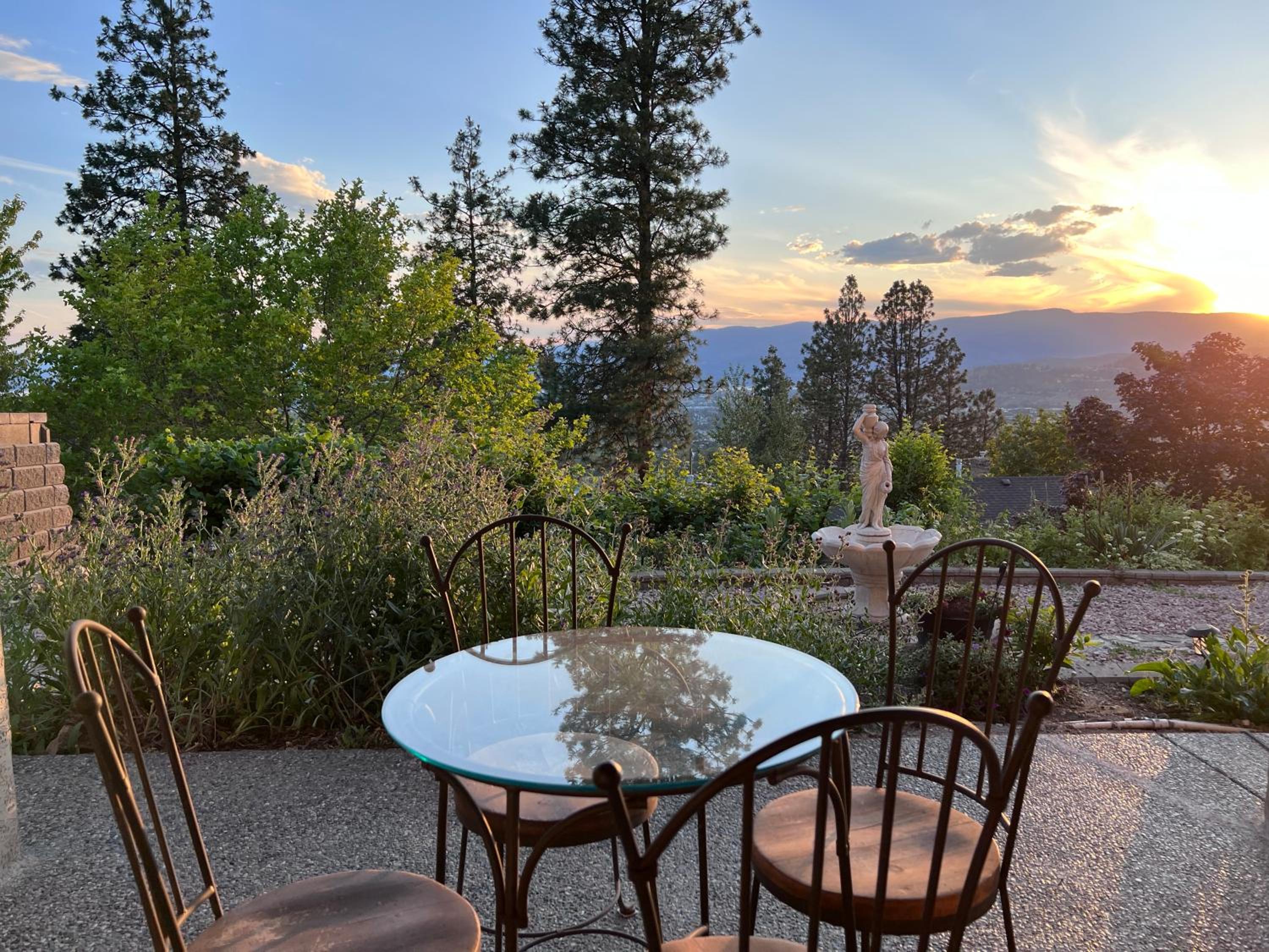 Lake and Mountain View Cozystay close to airport