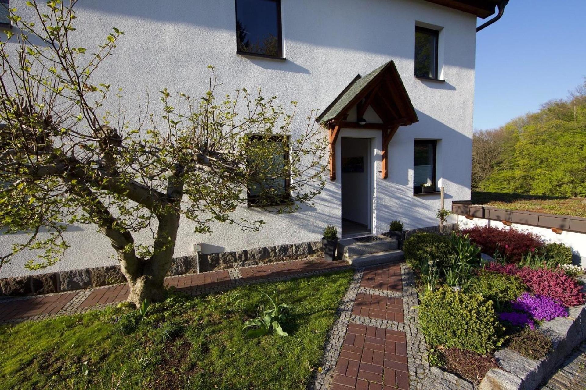 Helle Und Moderne Ferienwohnung Mit Terrasse