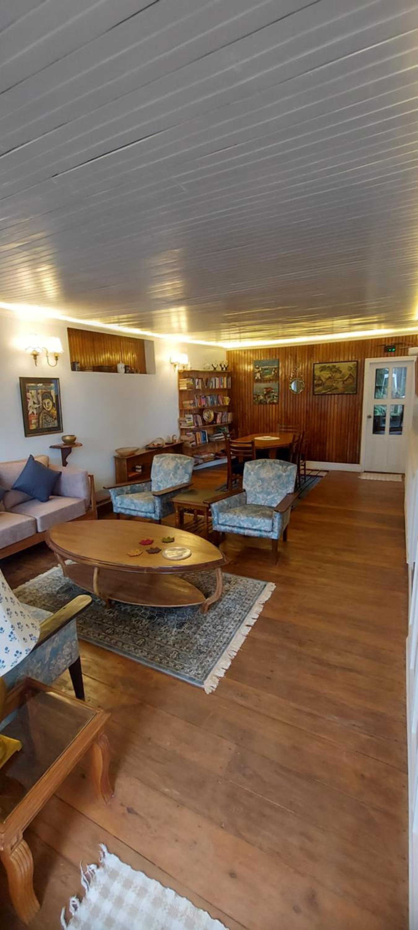 THE ENGLISH COTTAGE