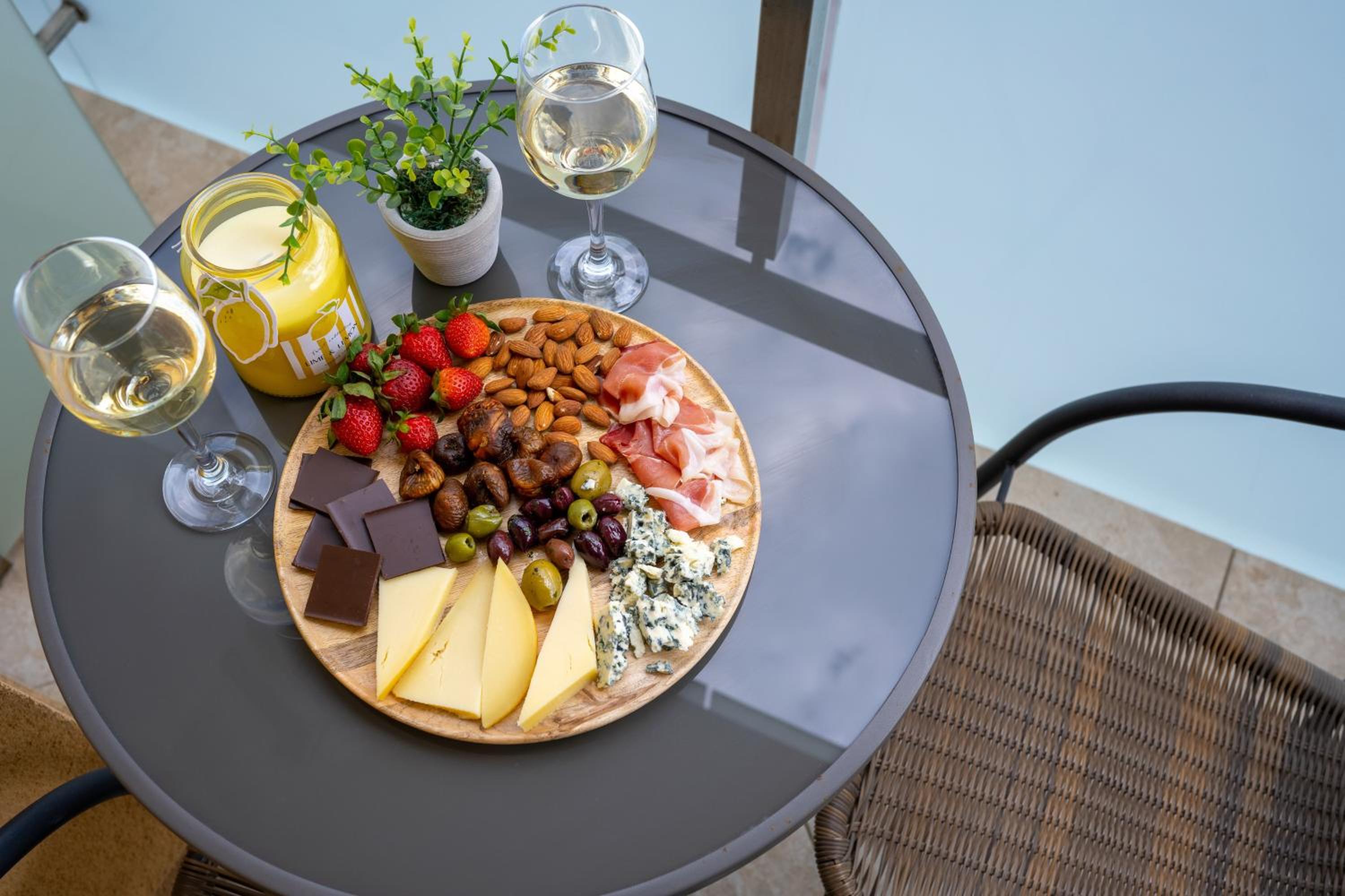 Urban Chic near Iulius Mall w free parking Certificat Ministerul Turismului view 5