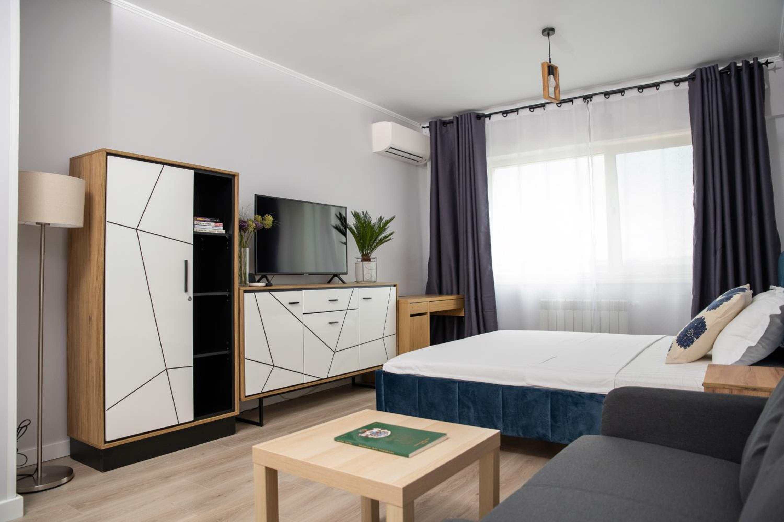 Urban Chic near Iulius Mall w free parking Certificat Ministerul Turismului view 3