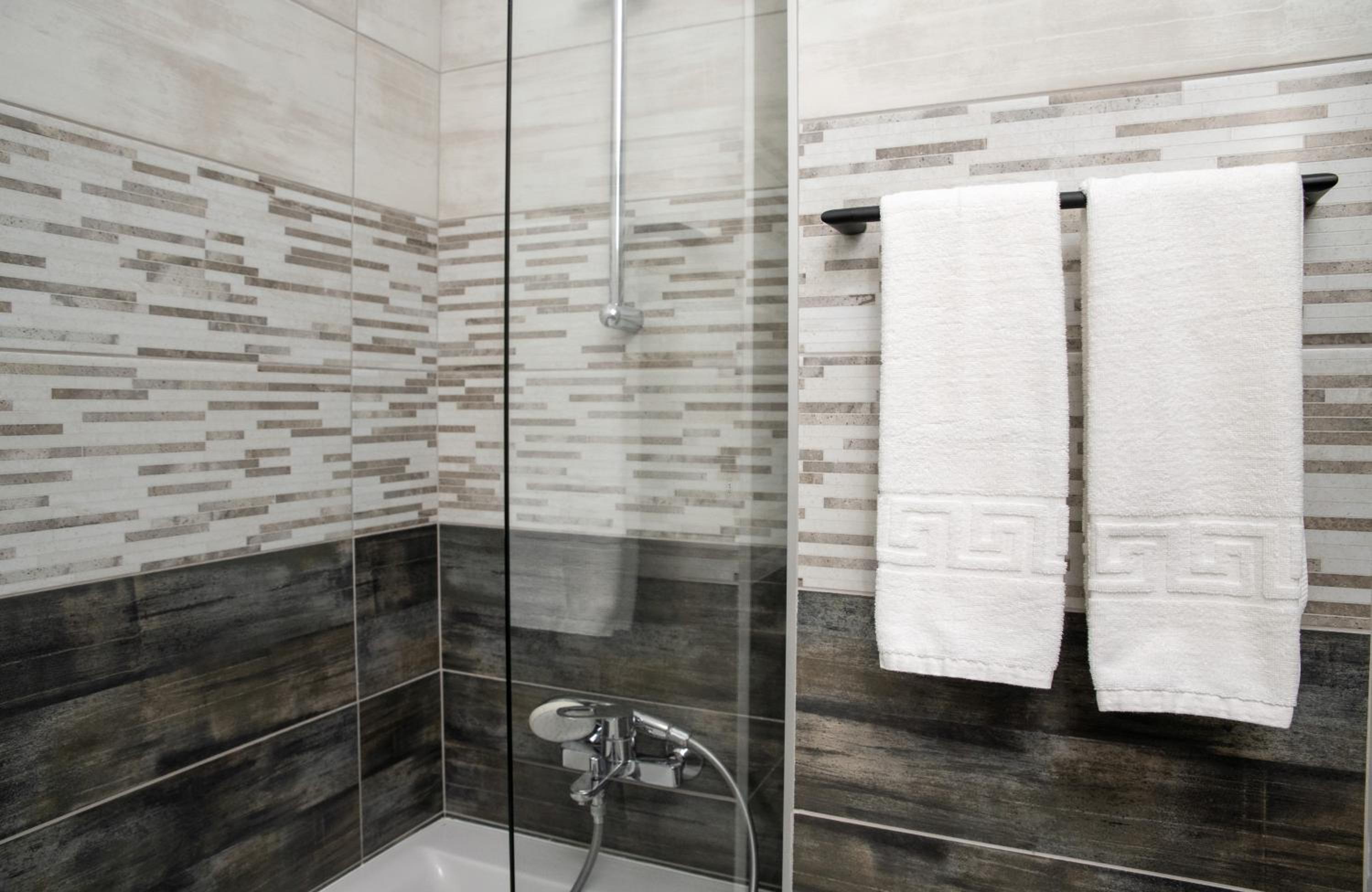 Urban Chic near Iulius Mall w free parking Certificat Ministerul Turismului view 2