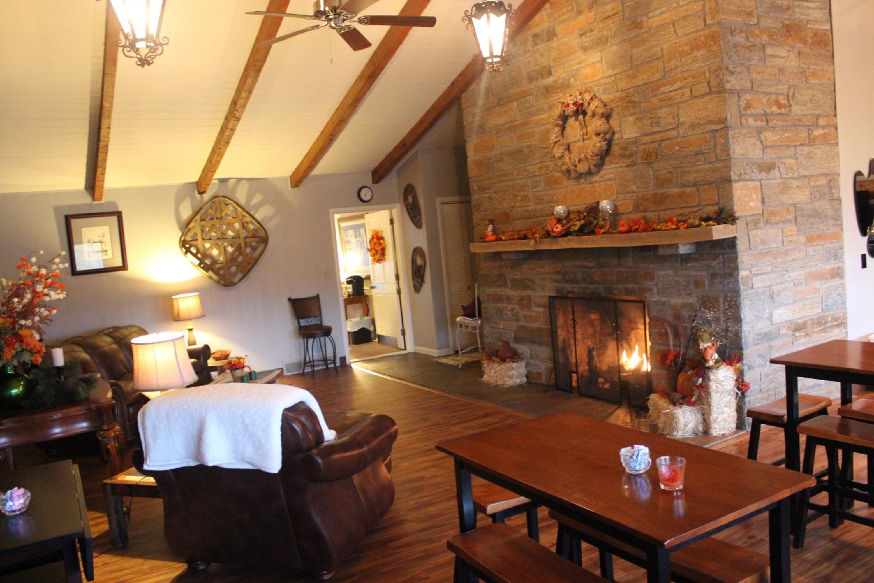 Cliff Dwellers Inn