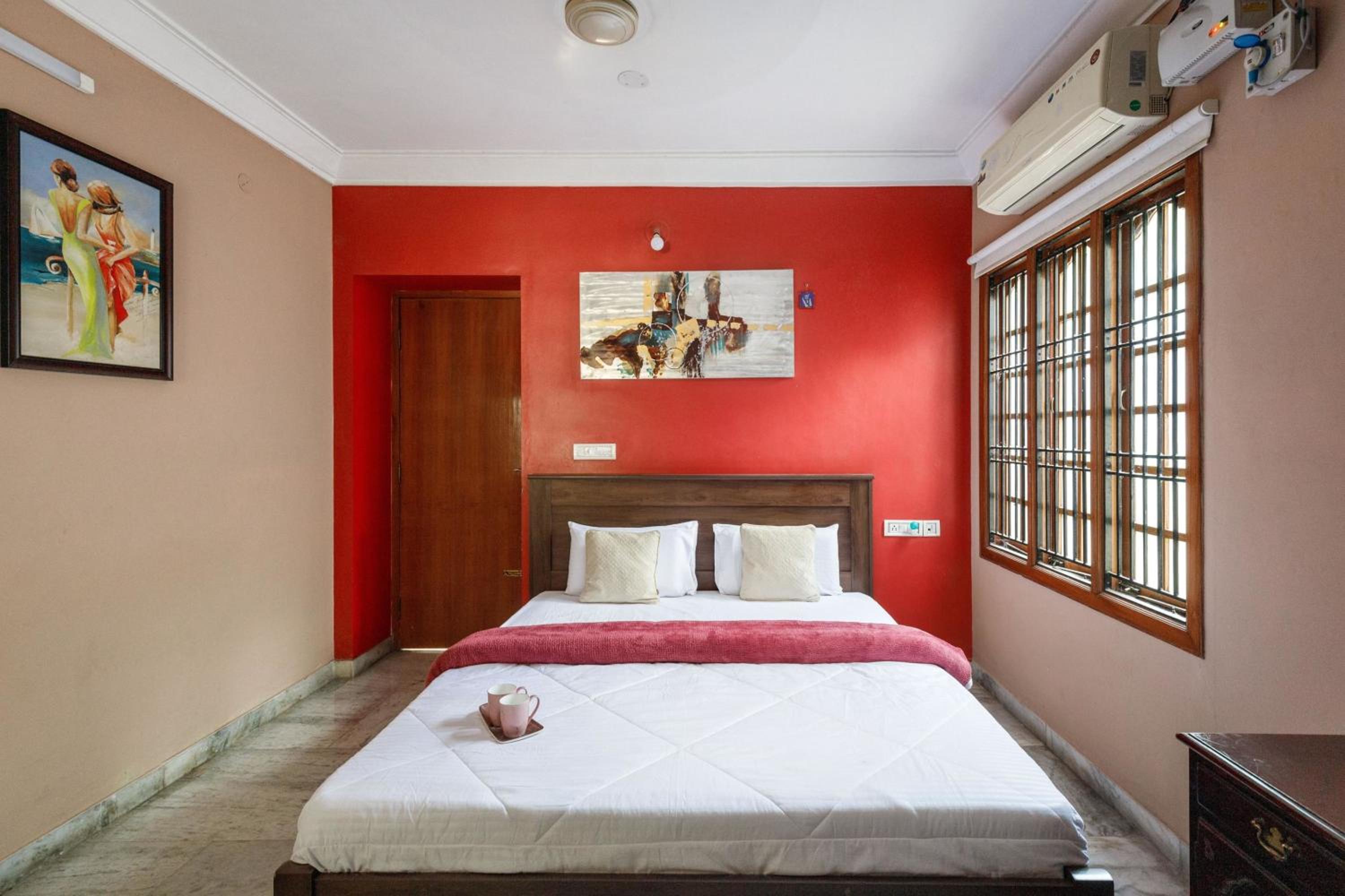 Peaceful Palm Villa by JadeCaps AC WiFi Bathtub view 2