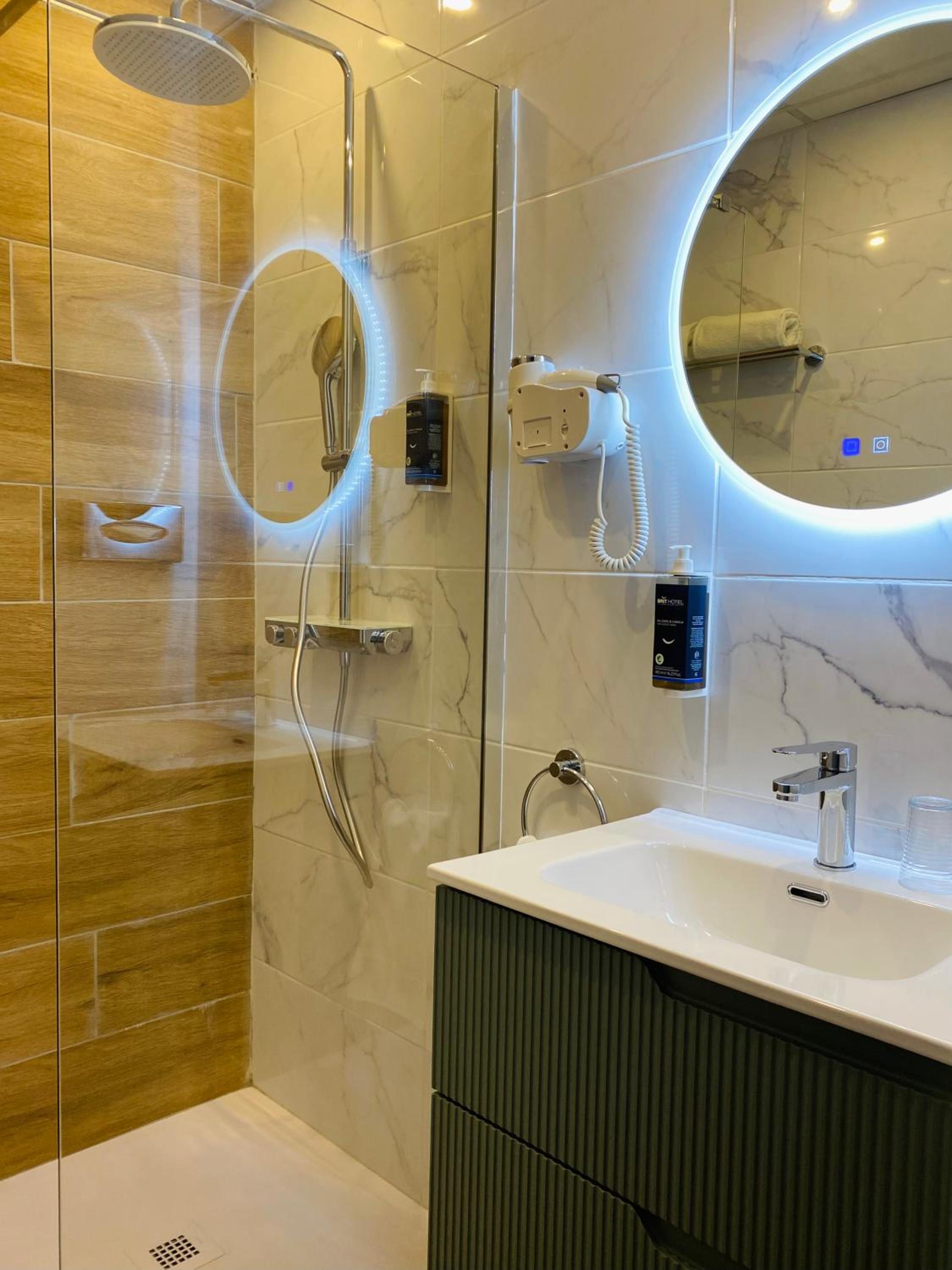Arles Vacations - Brit Hotel Acacias - Property Image 33