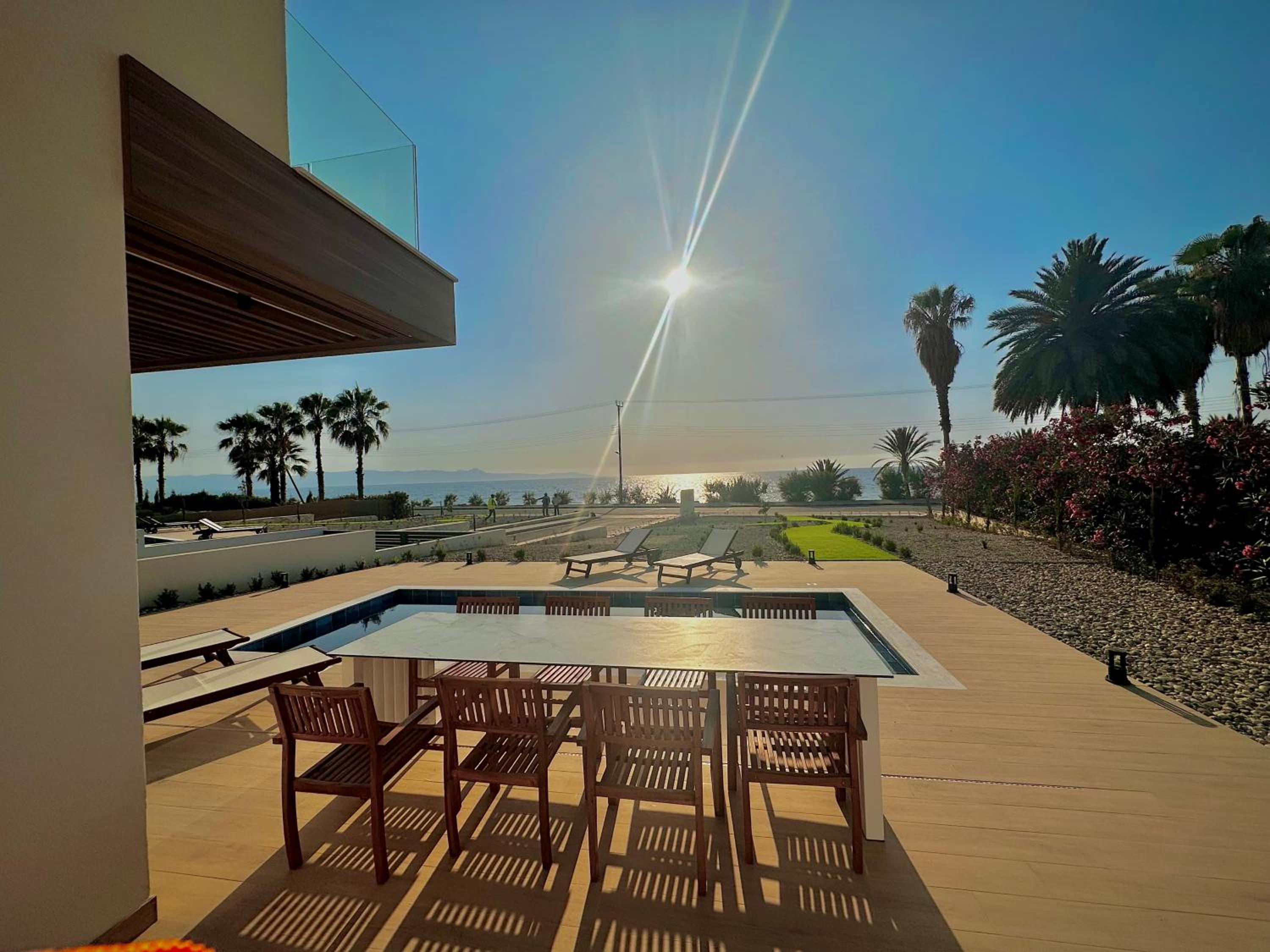 Santa Barbara Seafront villas w jacuzzi pool