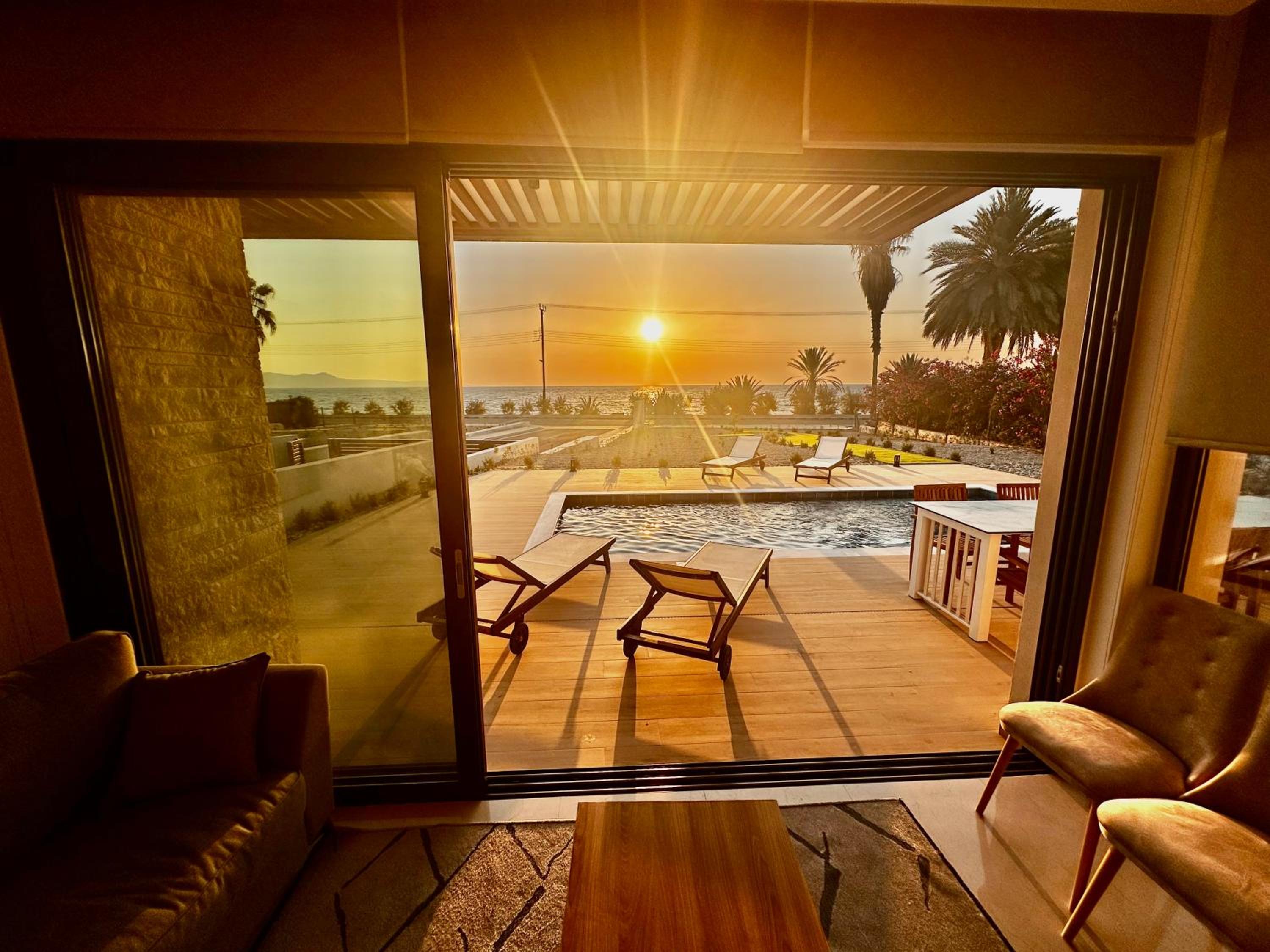 Santa Barbara Seafront villas w jacuzzi pool