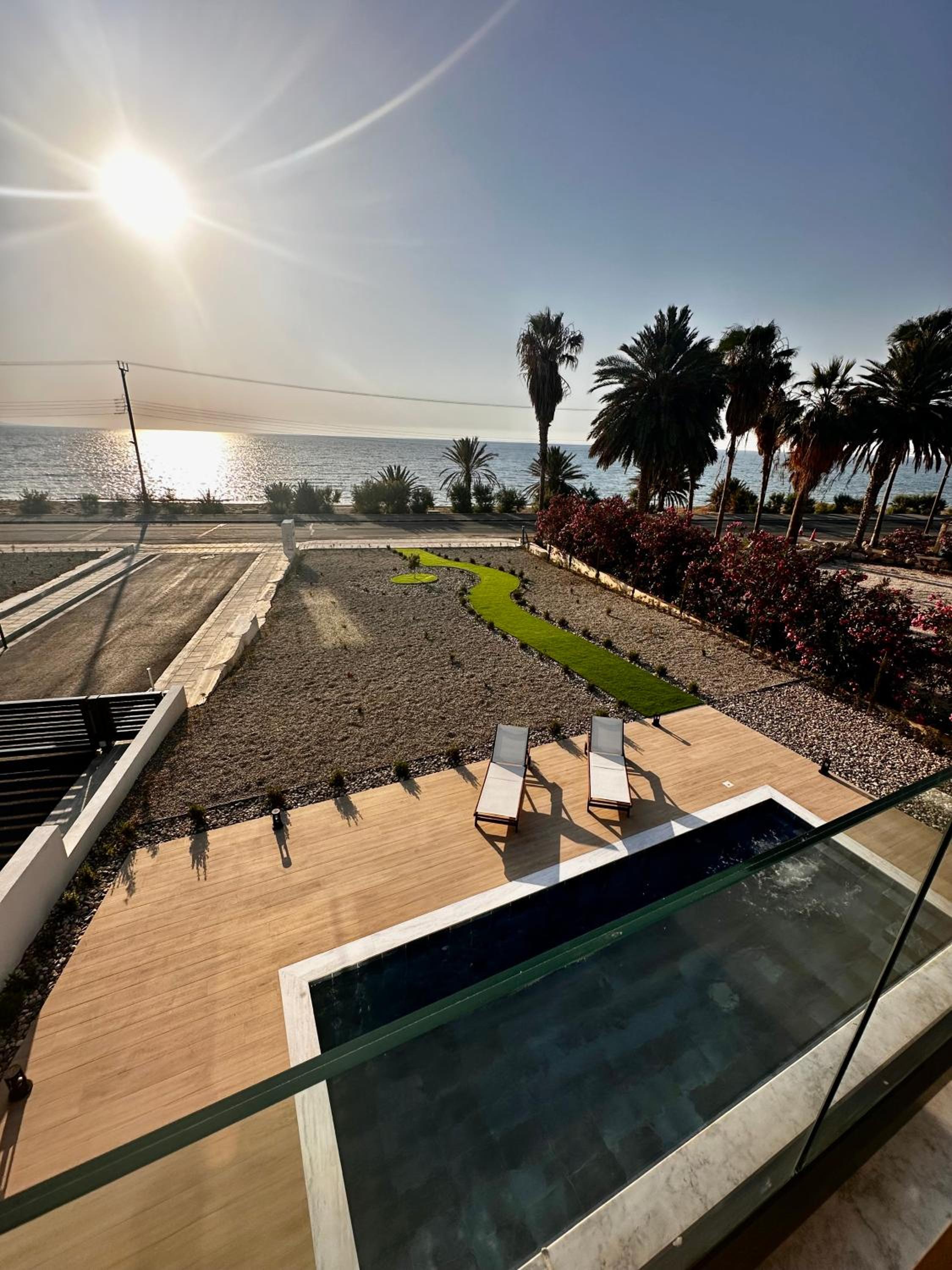 Santa Barbara Seafront villas w jacuzzi pool