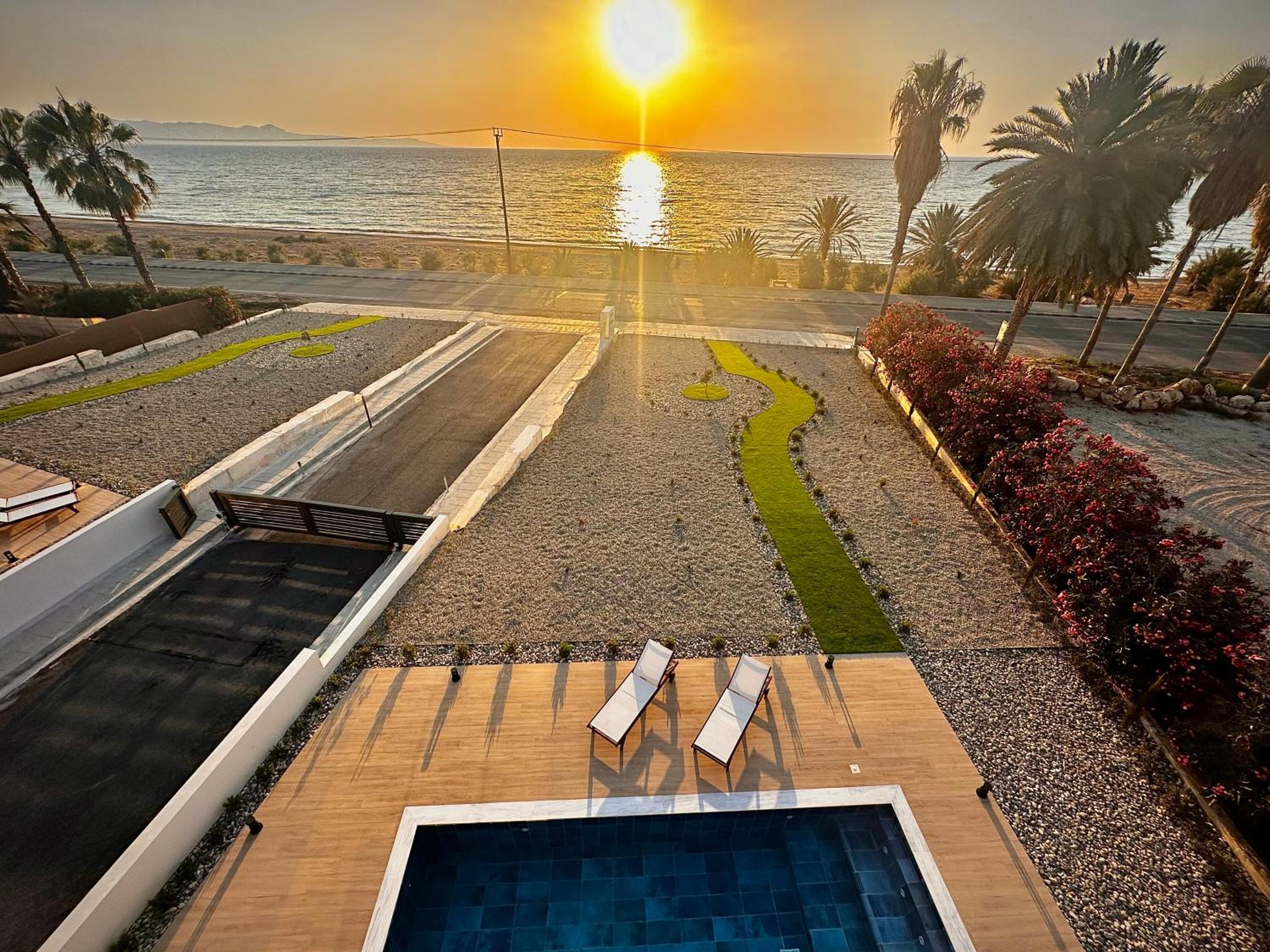 Santa Barbara Seafront villas w jacuzzi pool