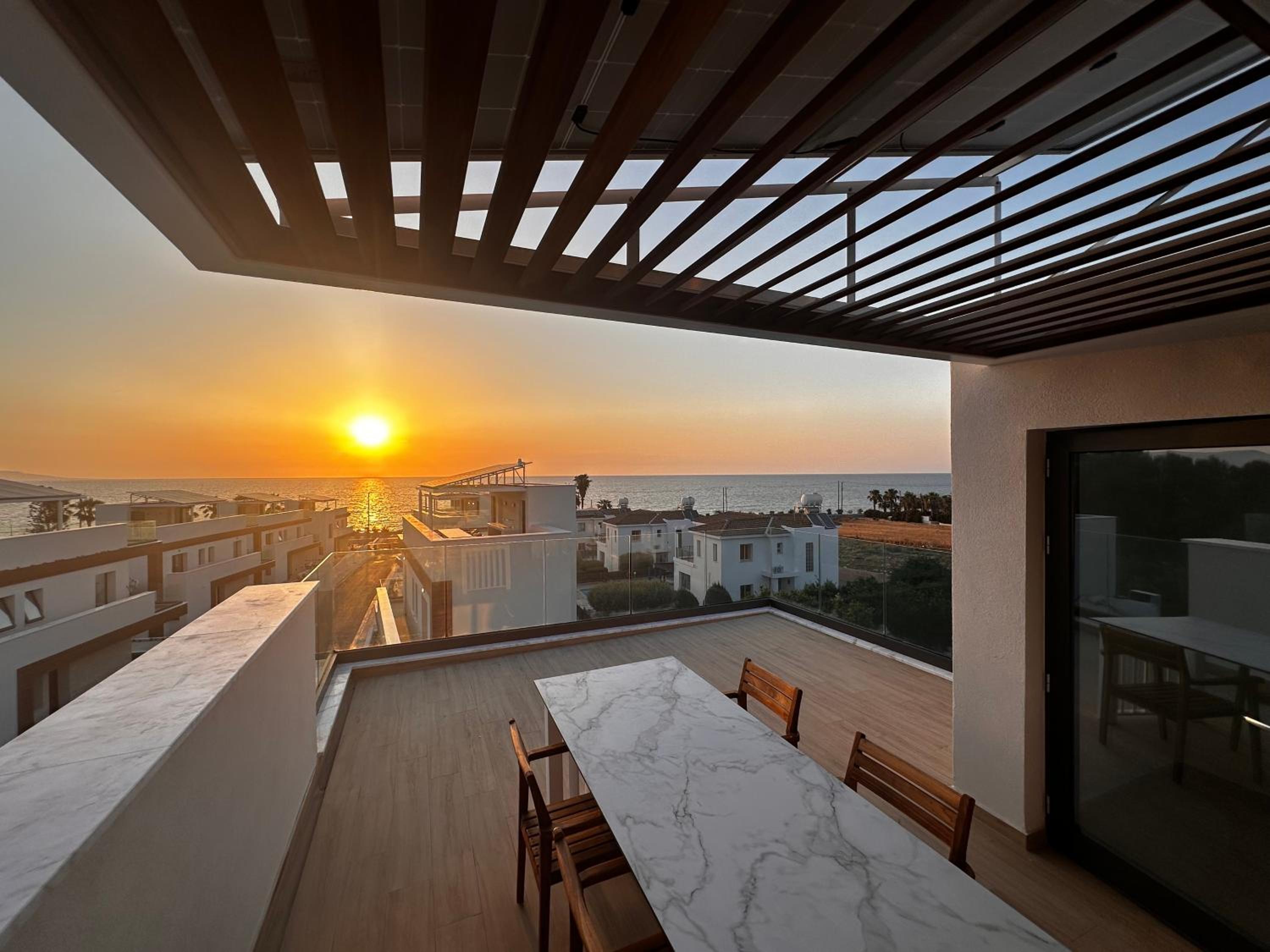 Santa Barbara Seafront villas w jacuzzi pool