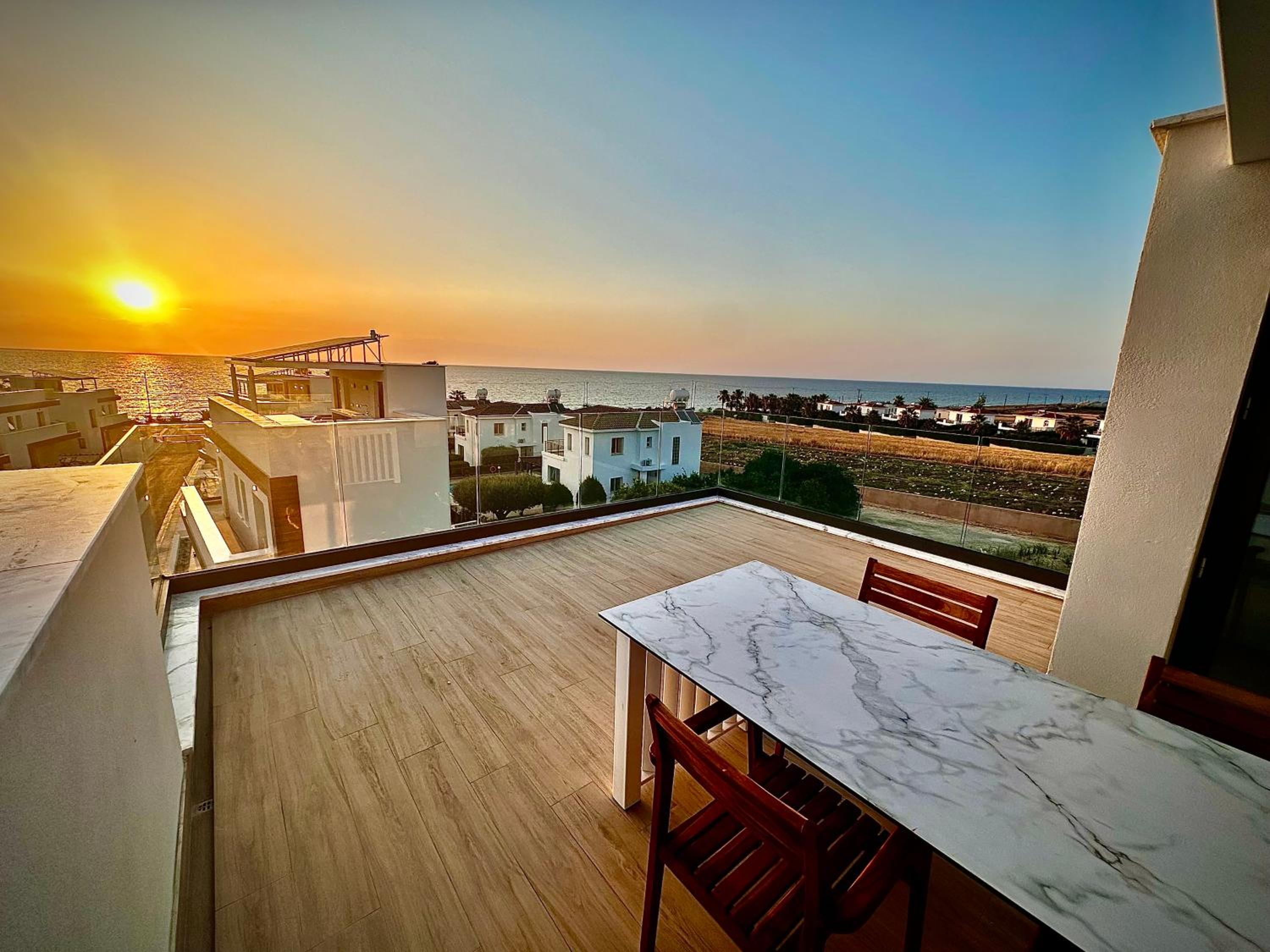 Santa Barbara Seafront villas w jacuzzi pool