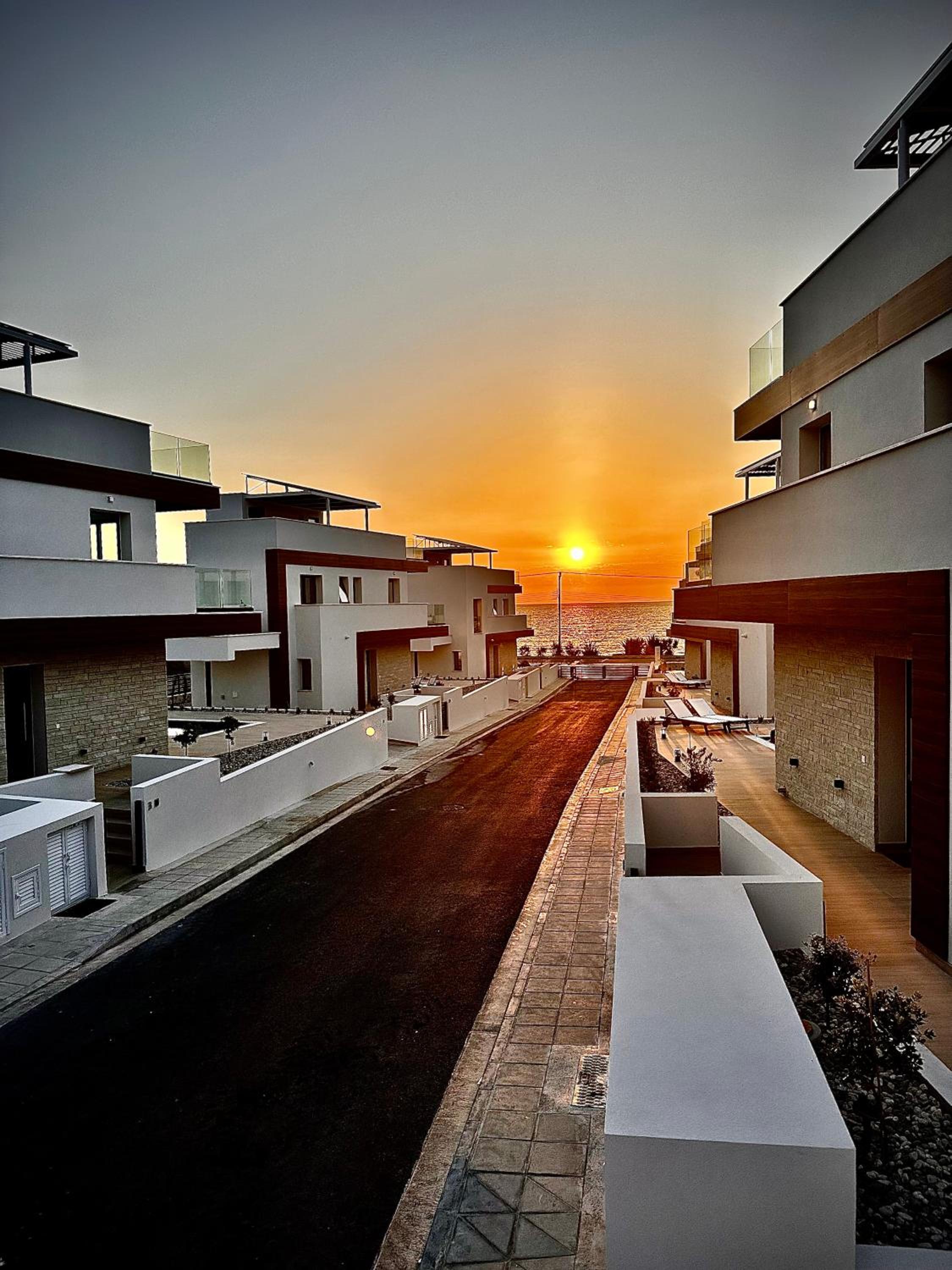 Santa Barbara Seafront villas w jacuzzi pool