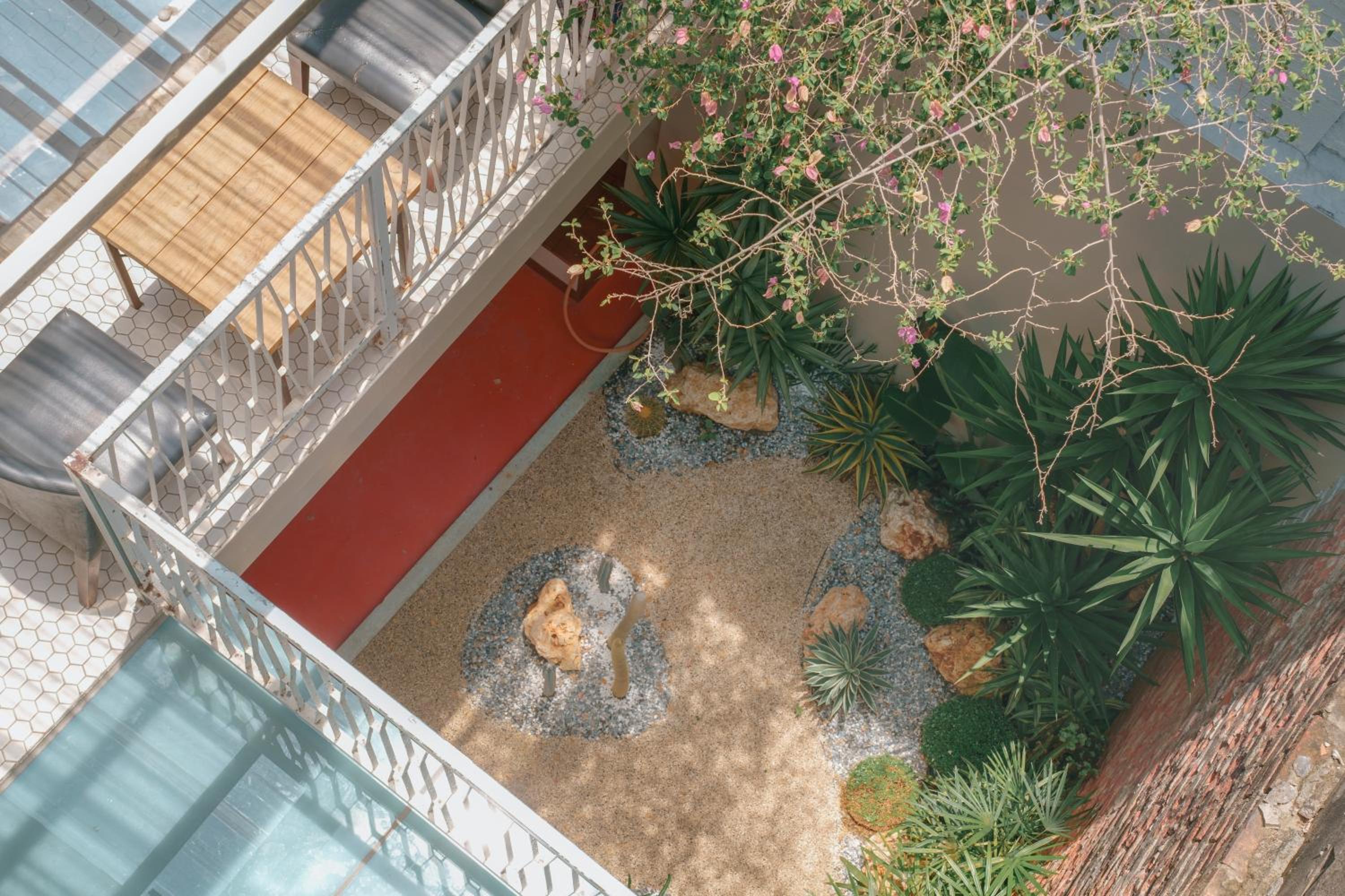 365.Hostel
