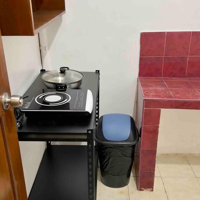 A modern & homely suite with wifi and free parking view 3