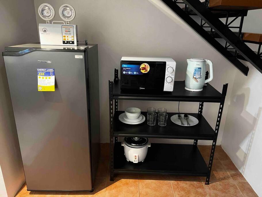 A modern & homely suite with wifi and free parking view 4