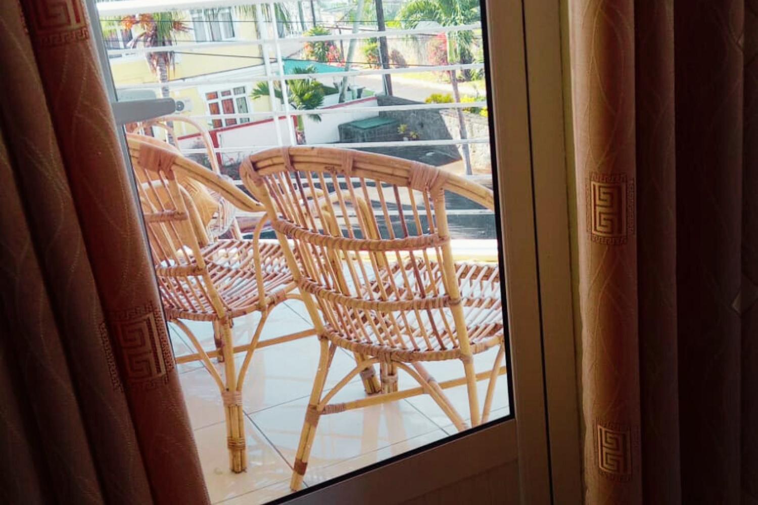 Le Palmier cozy spacious apart near the beach R2 view 4