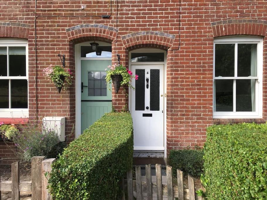 Riverside Cottage, A cosy home near Winchester view 3