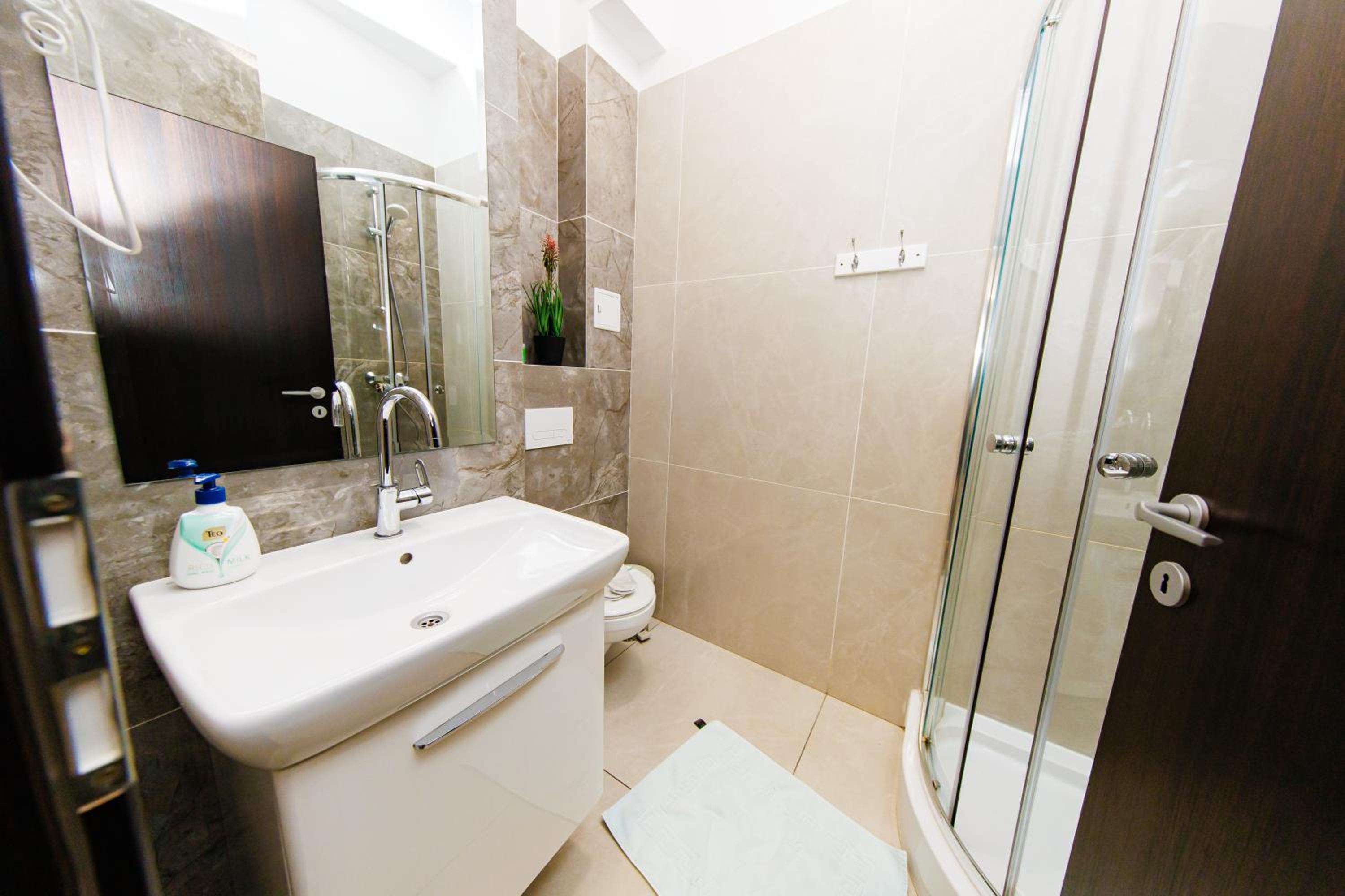 DEKO Apartments & Studios Near Palas Mall - Parking Option, photo 55