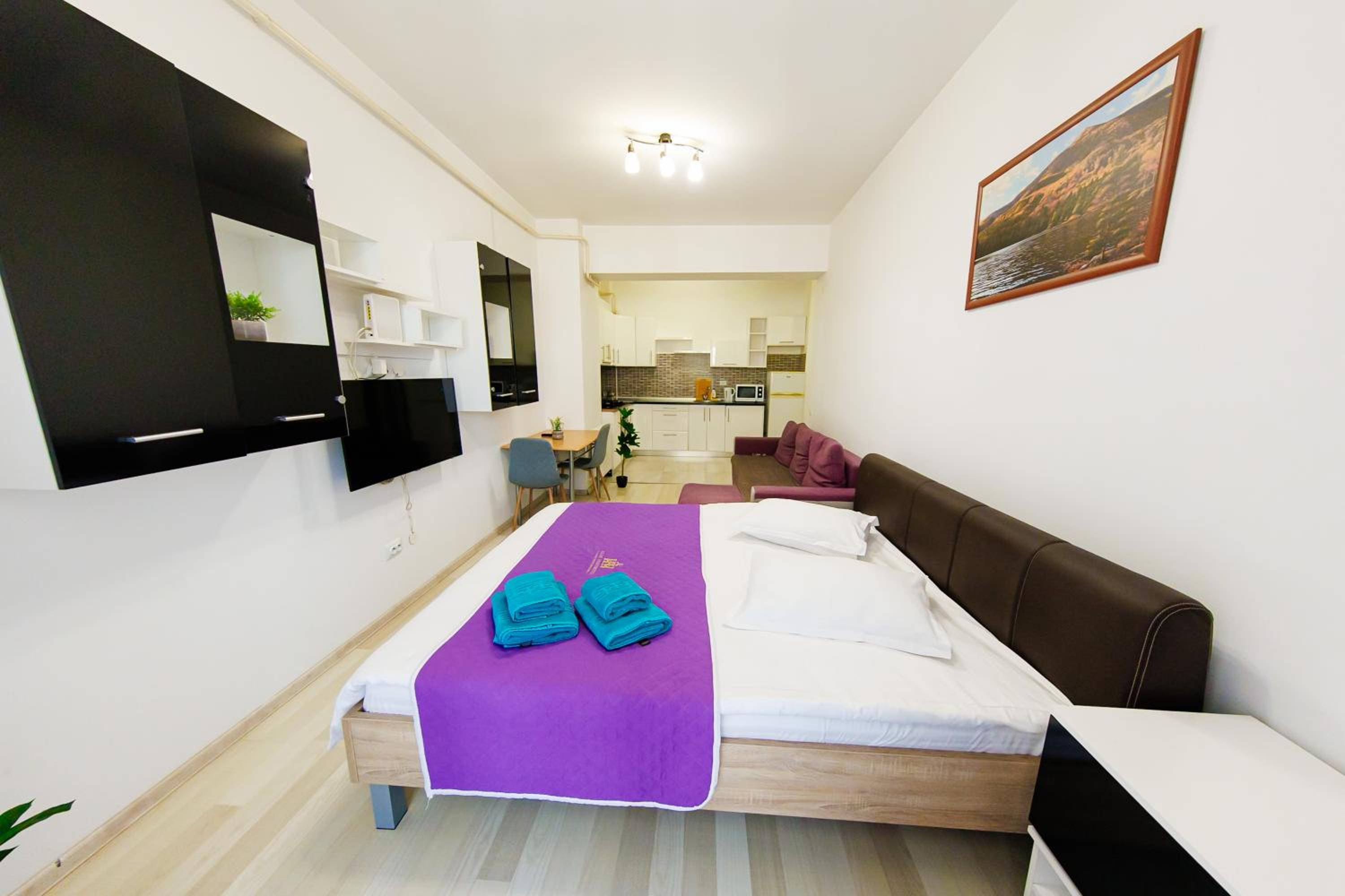 DEKO Apartments & Studios Near Palas Mall - Parking Option