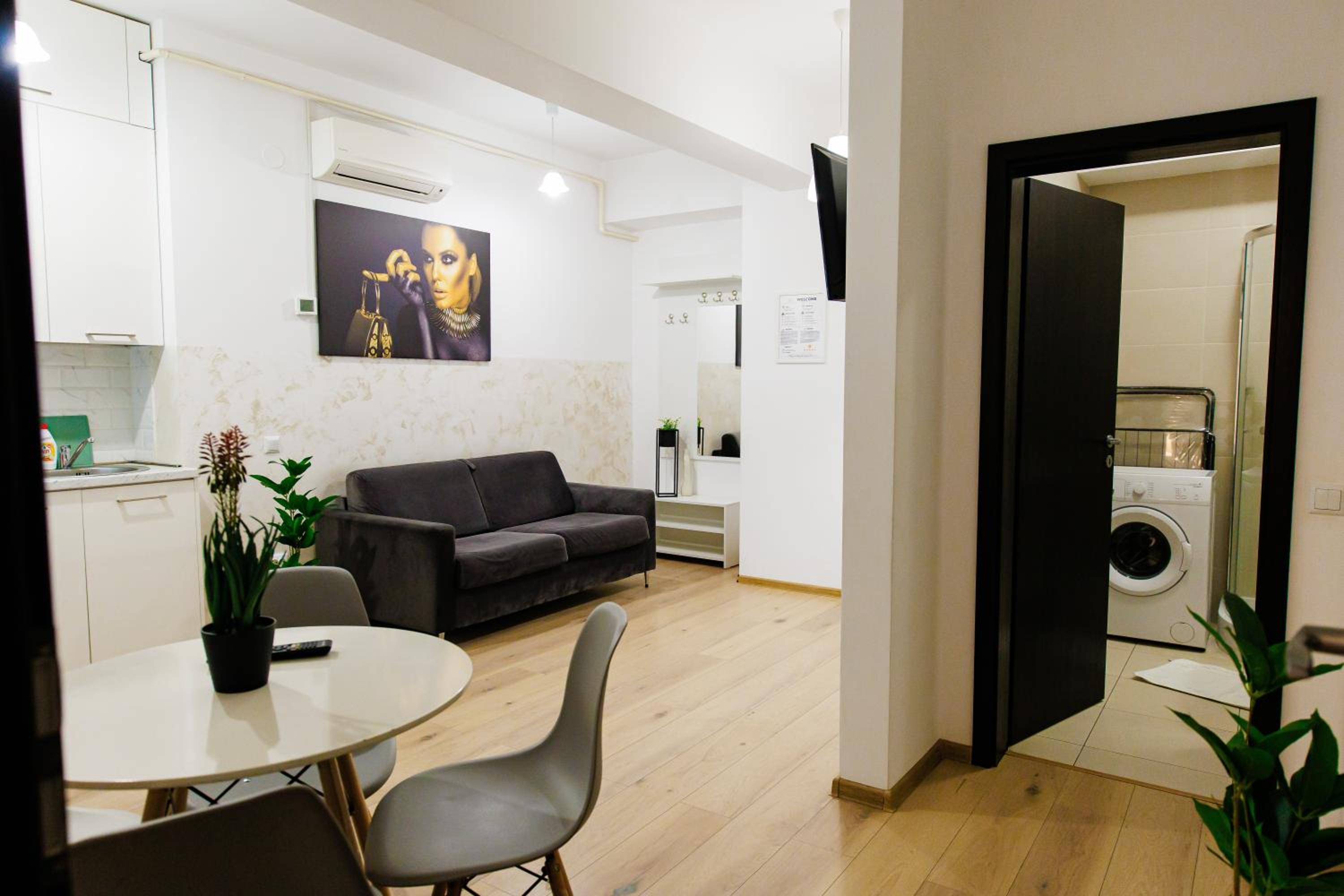 DEKO Apartments & Studios Near Palas Mall - Parking Option, photo 78