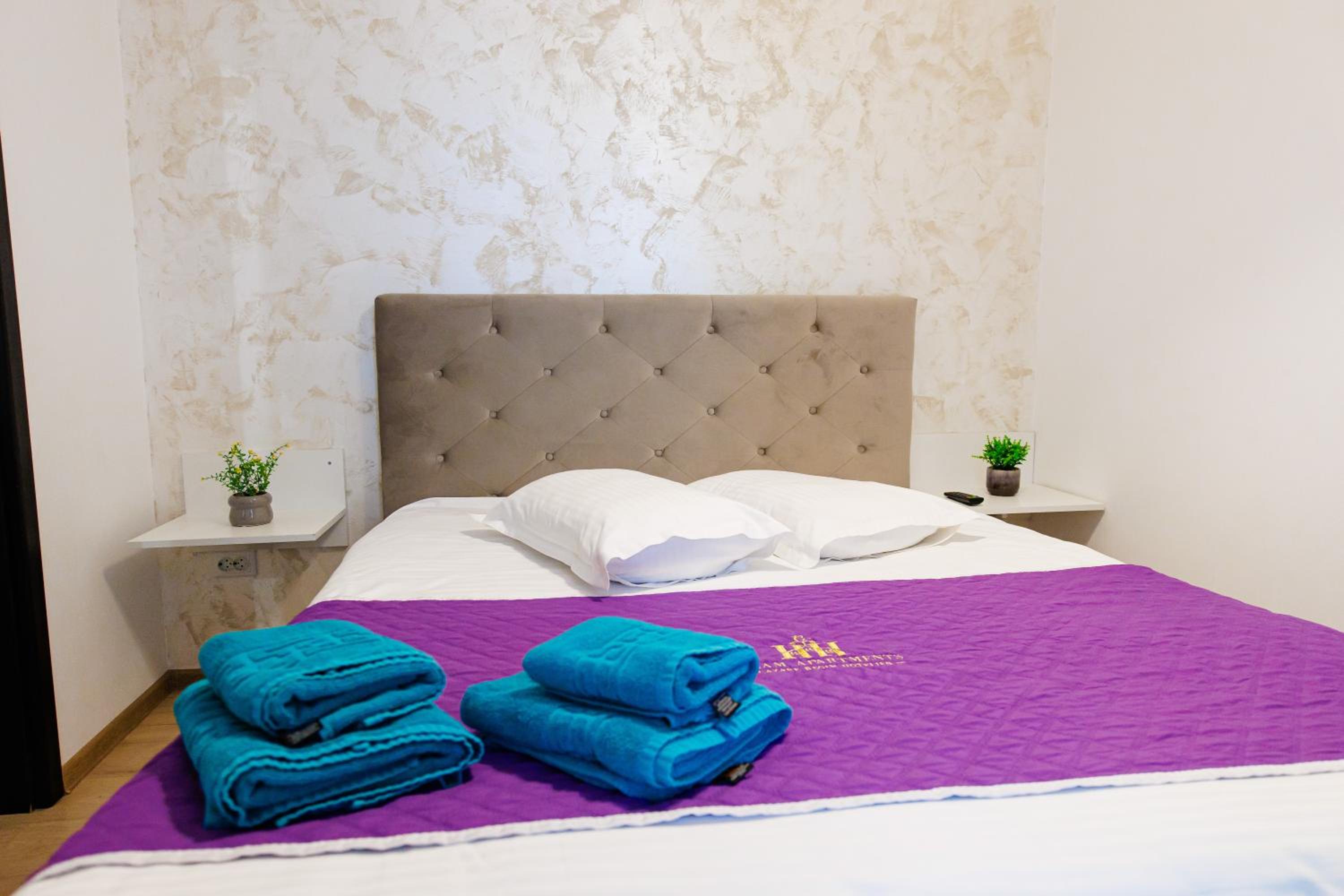 DEKO Apartments & Studios Near Palas Mall - Parking Option