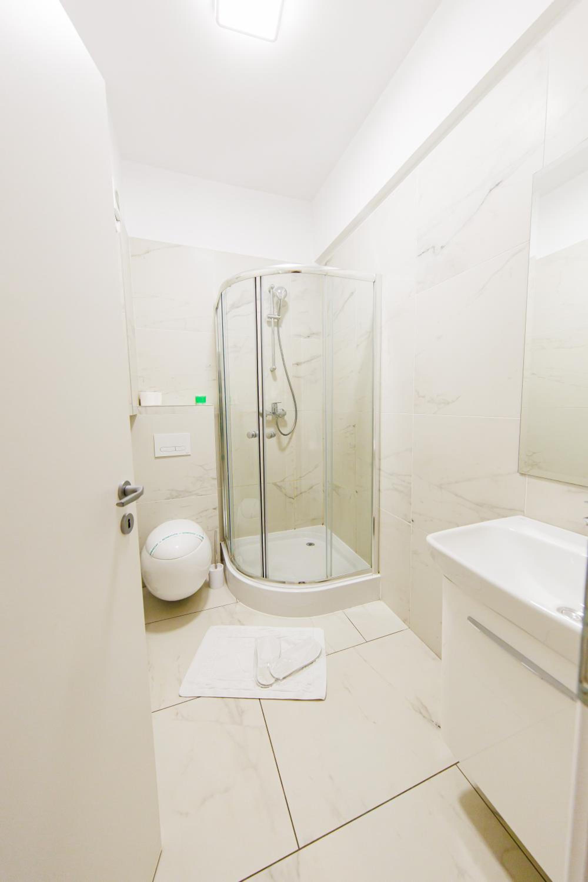 DEKO Apartments & Studios Near Palas Mall - Parking Option, photo 76