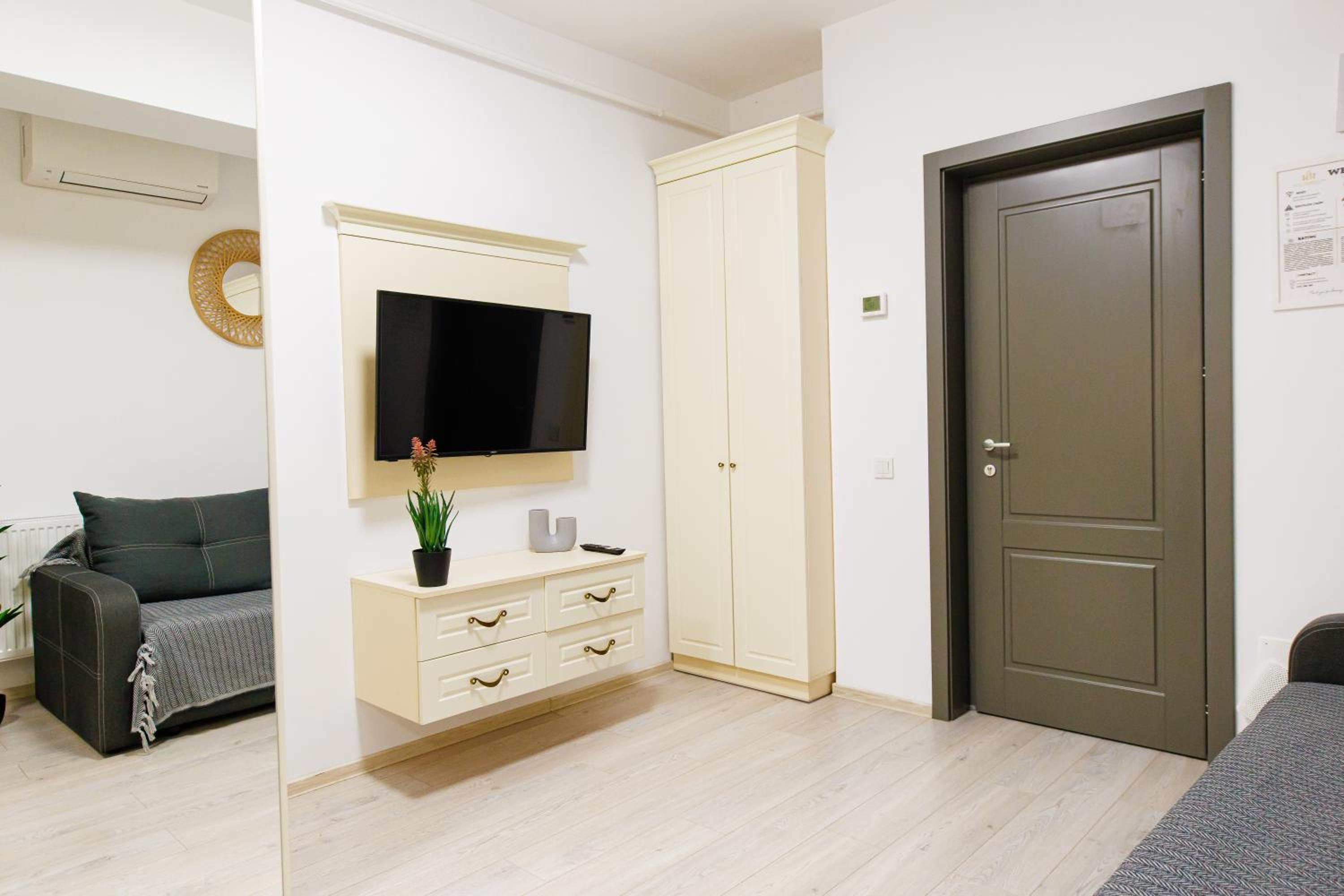 DEKO Apartments & Studios Near Palas Mall - Parking Option, photo 56