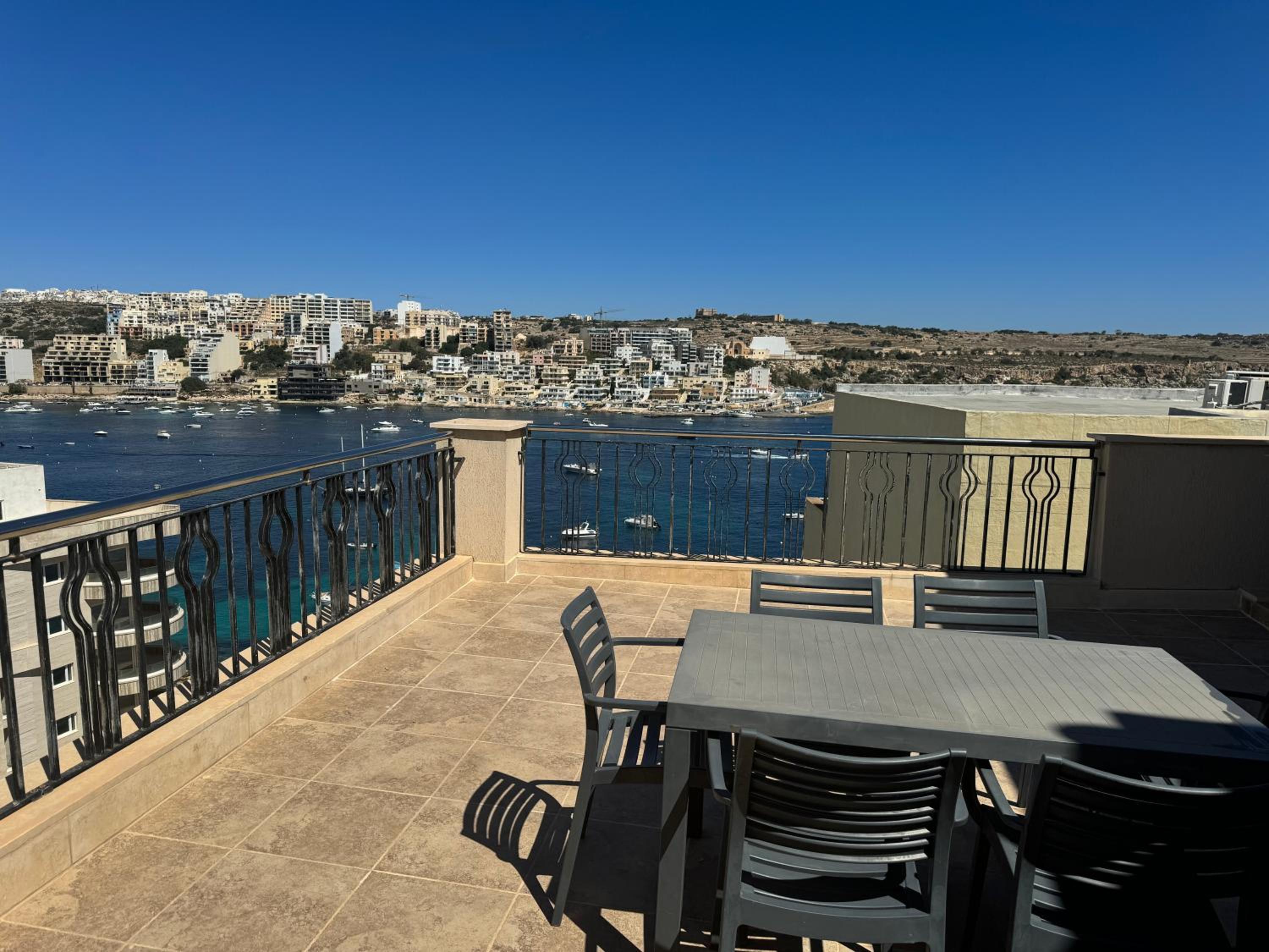 Seaside Retreat 3bed W Garage In Spb! By Homely photo 1