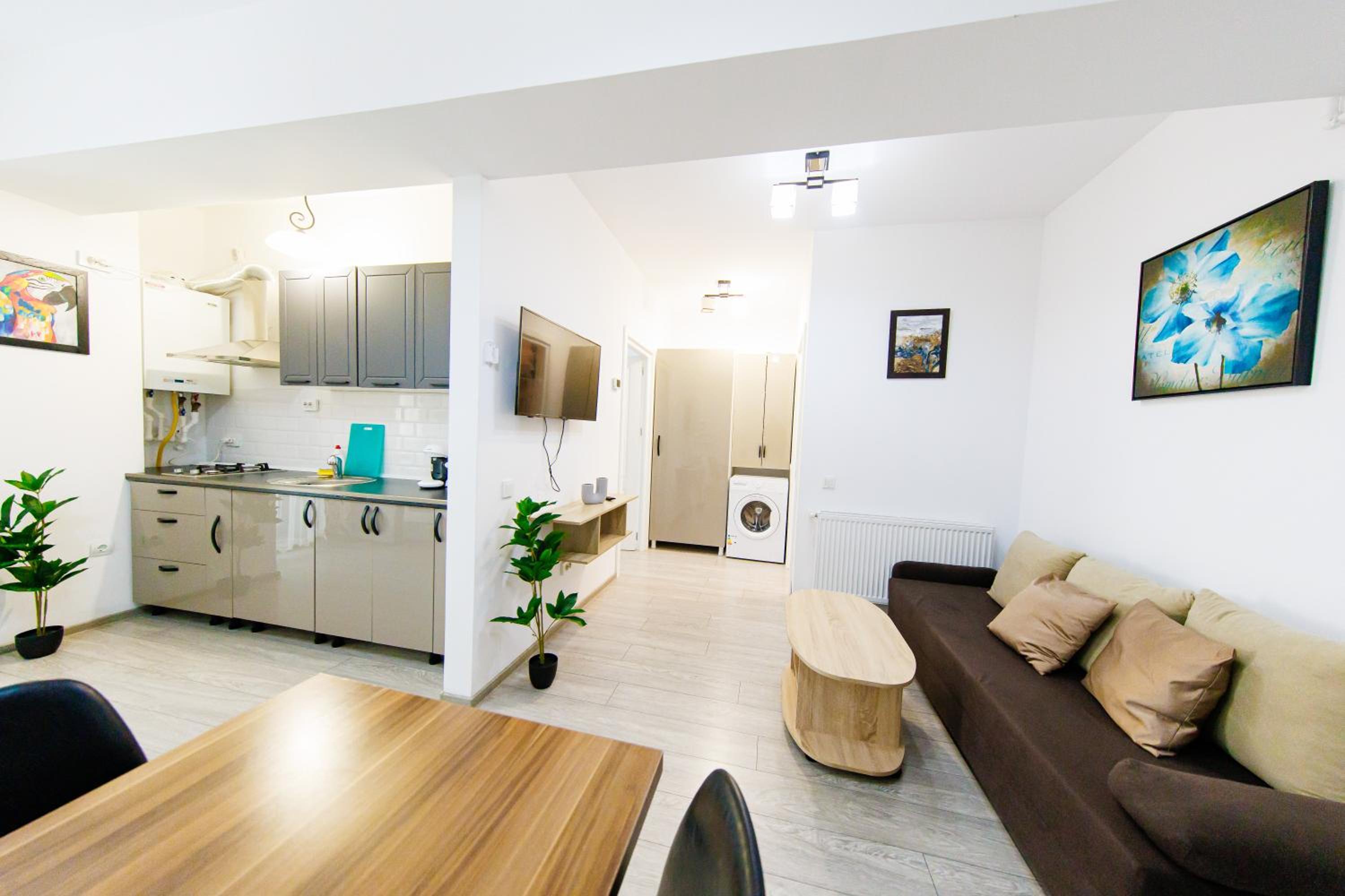 DEKO Apartments & Studios Near Palas Mall - Parking Option