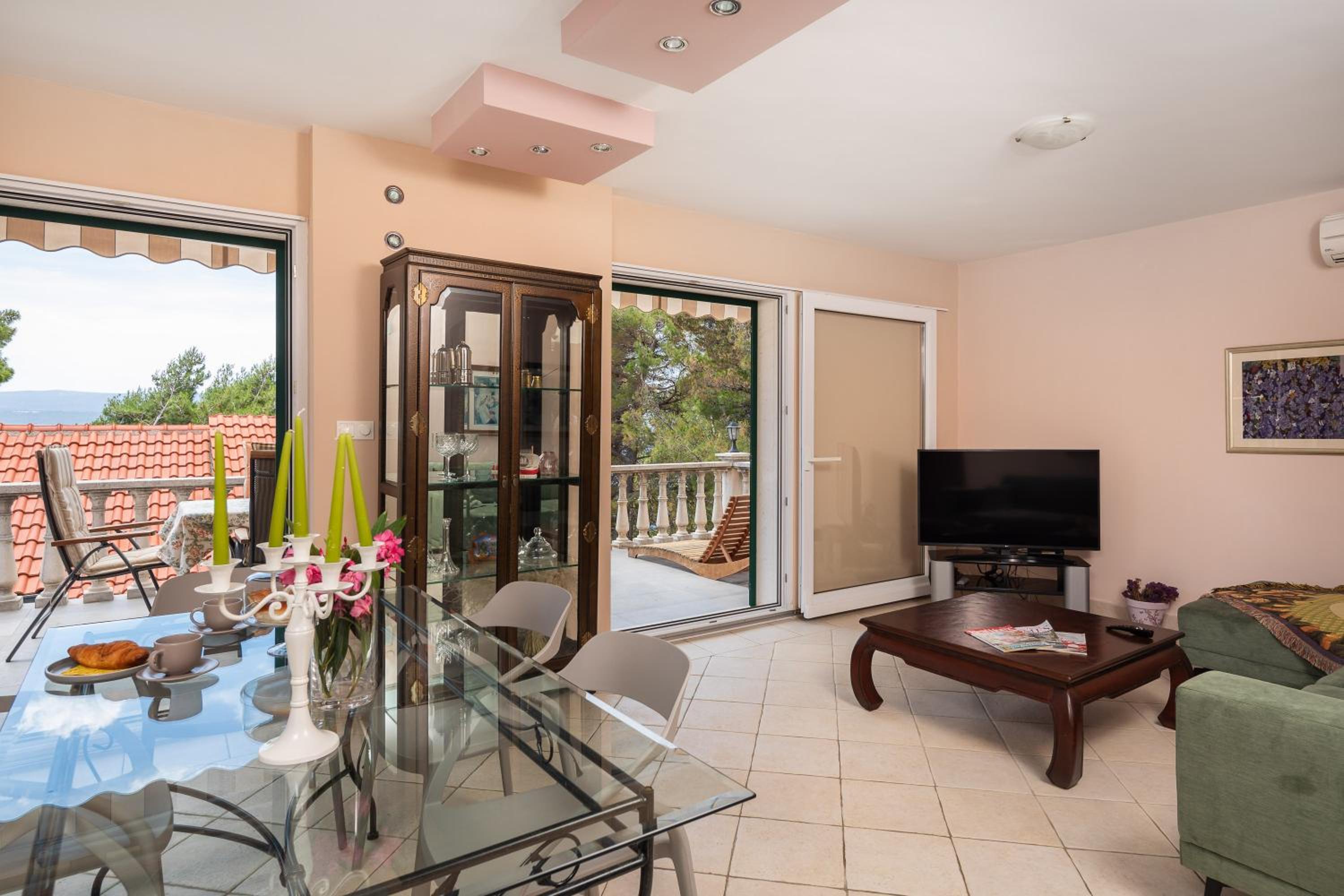 Villa Eden - Private Beachfront House with Pool