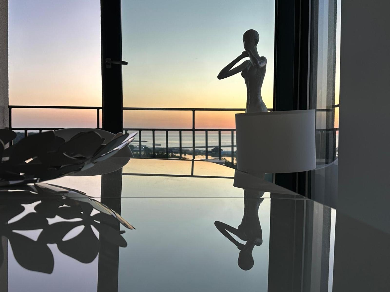 Donna Alba Seaview Penthouse, casa ta de pe plajă view 2