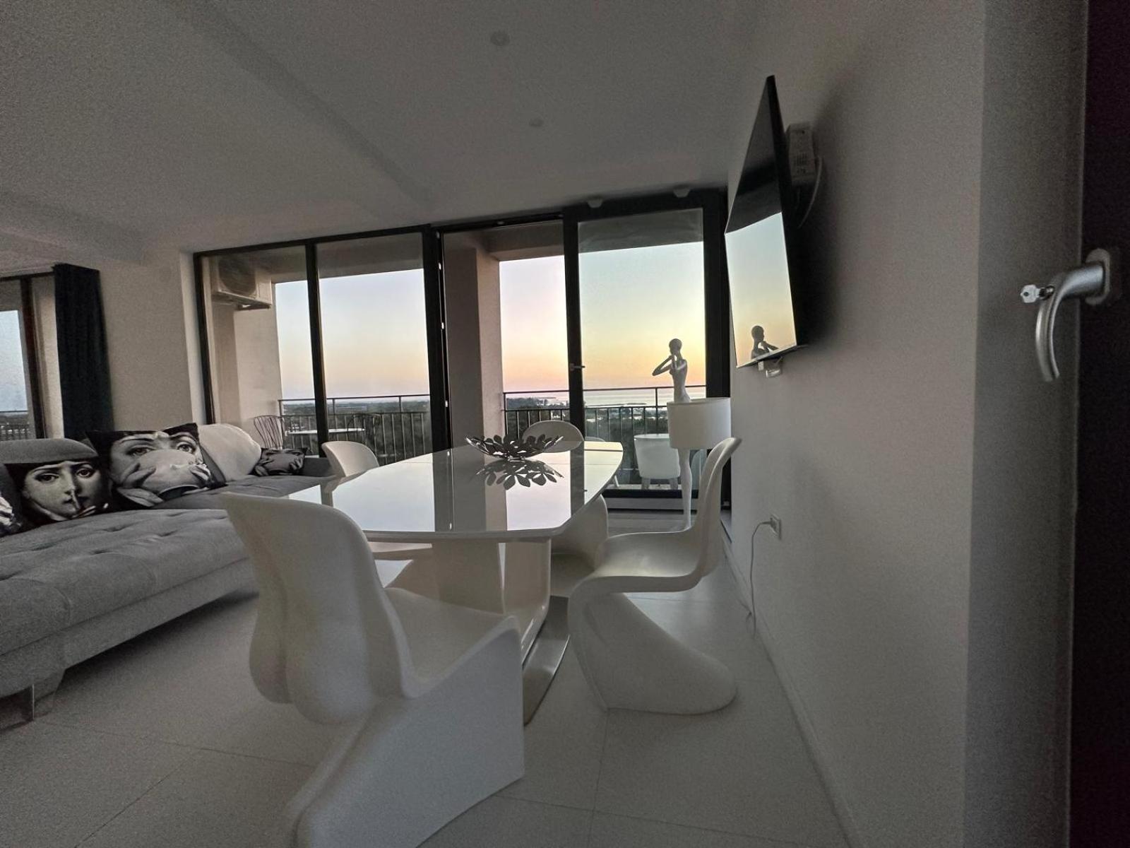 Donna Alba Seaview Penthouse, casa ta de pe plajă view 4