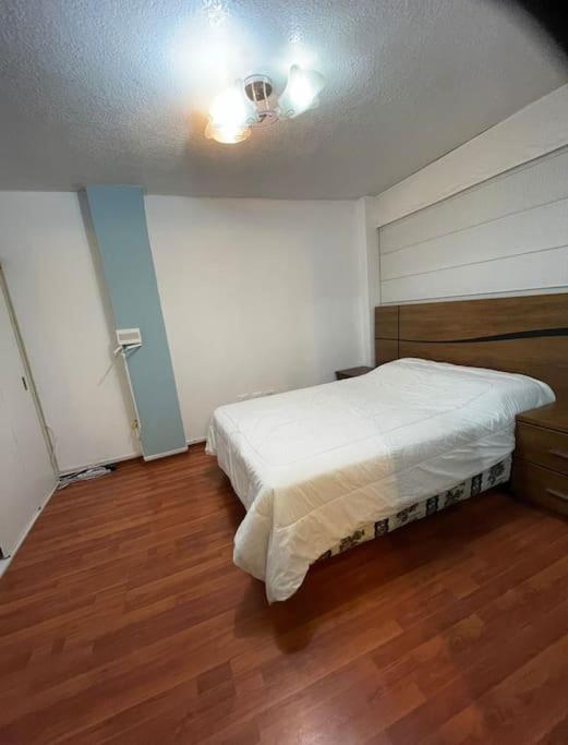 Amplia casa urbanización privada