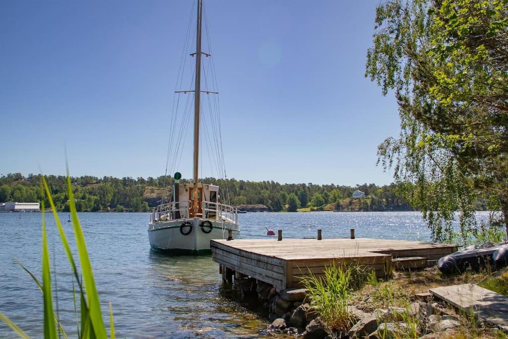 House with its own jetty, high standard - Dalarö view 2