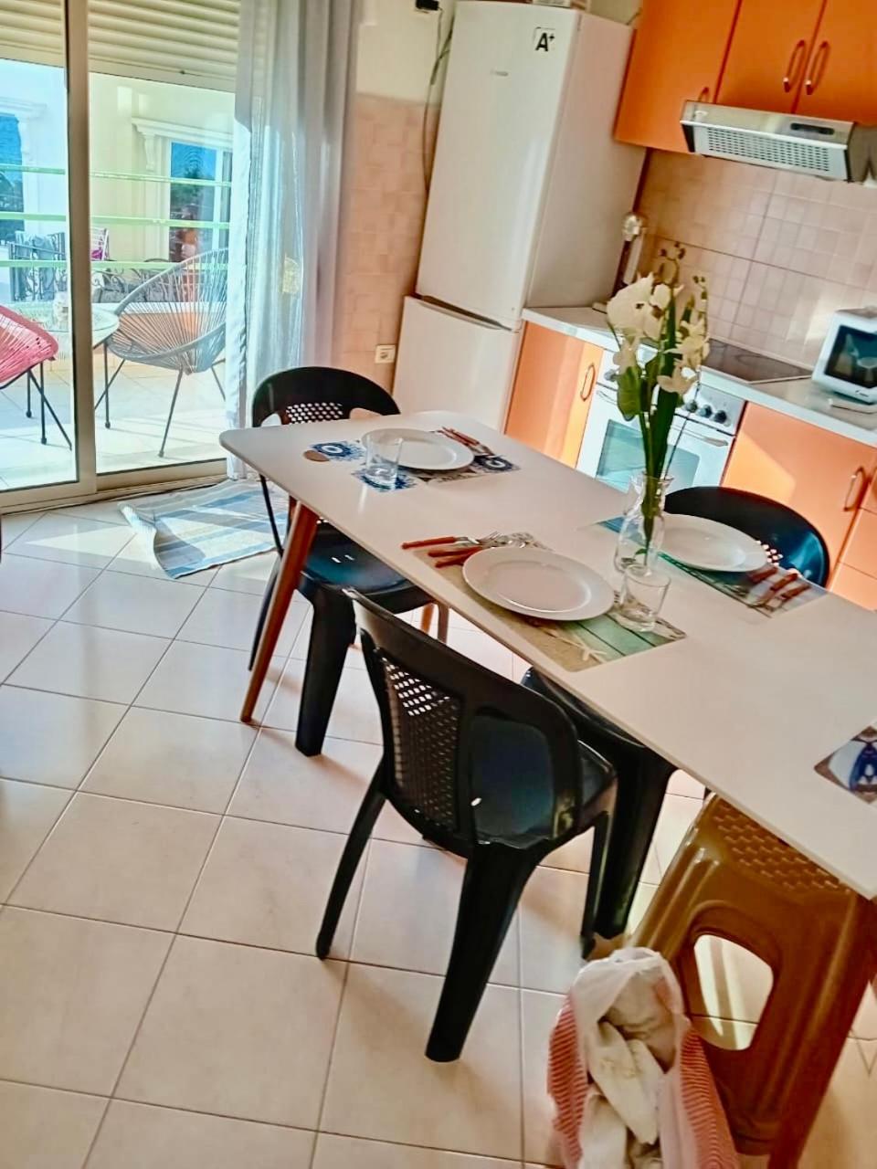 Seaview Apartments