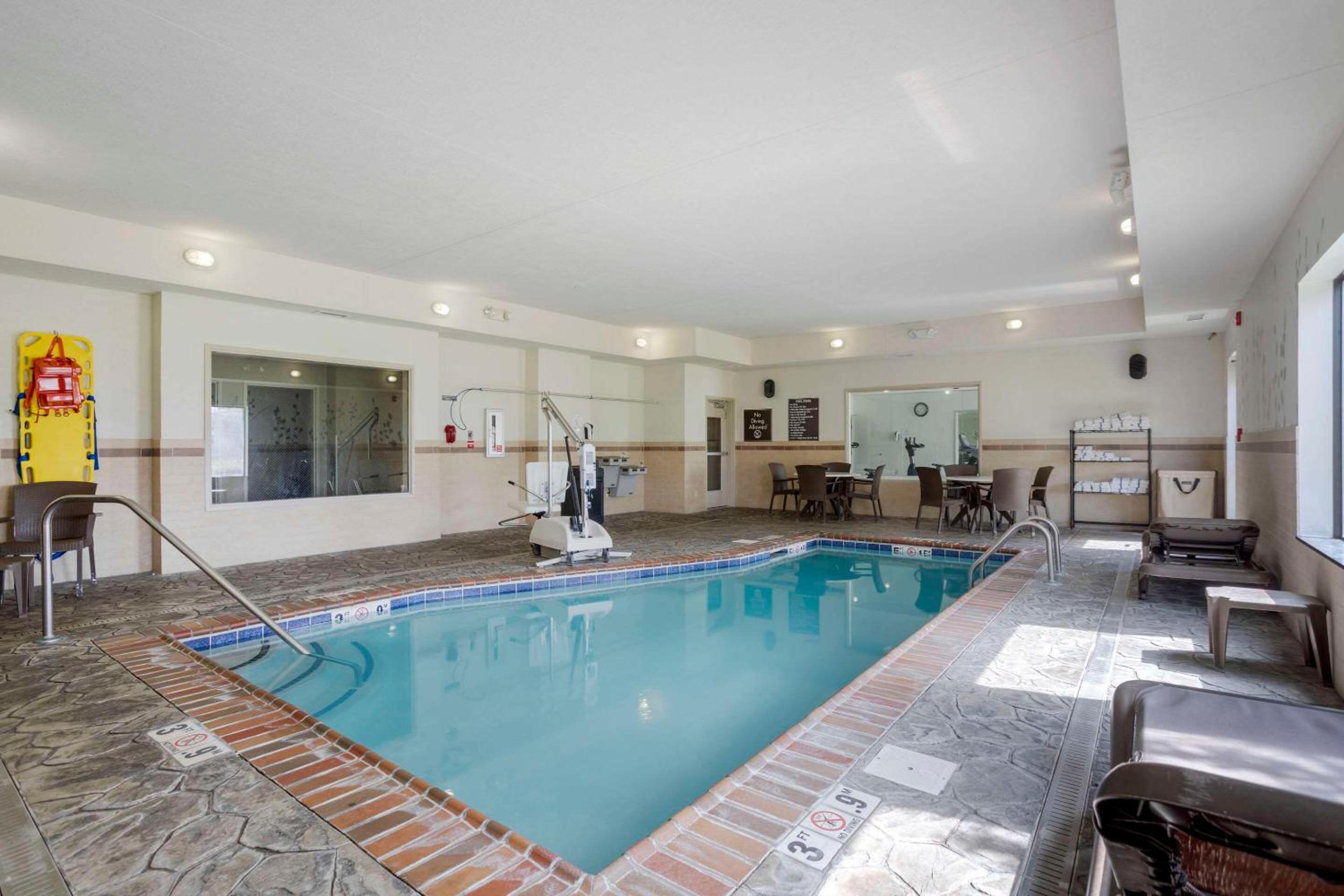 Cave City Vacations - Sleep Inn  Suites - Property Image 6