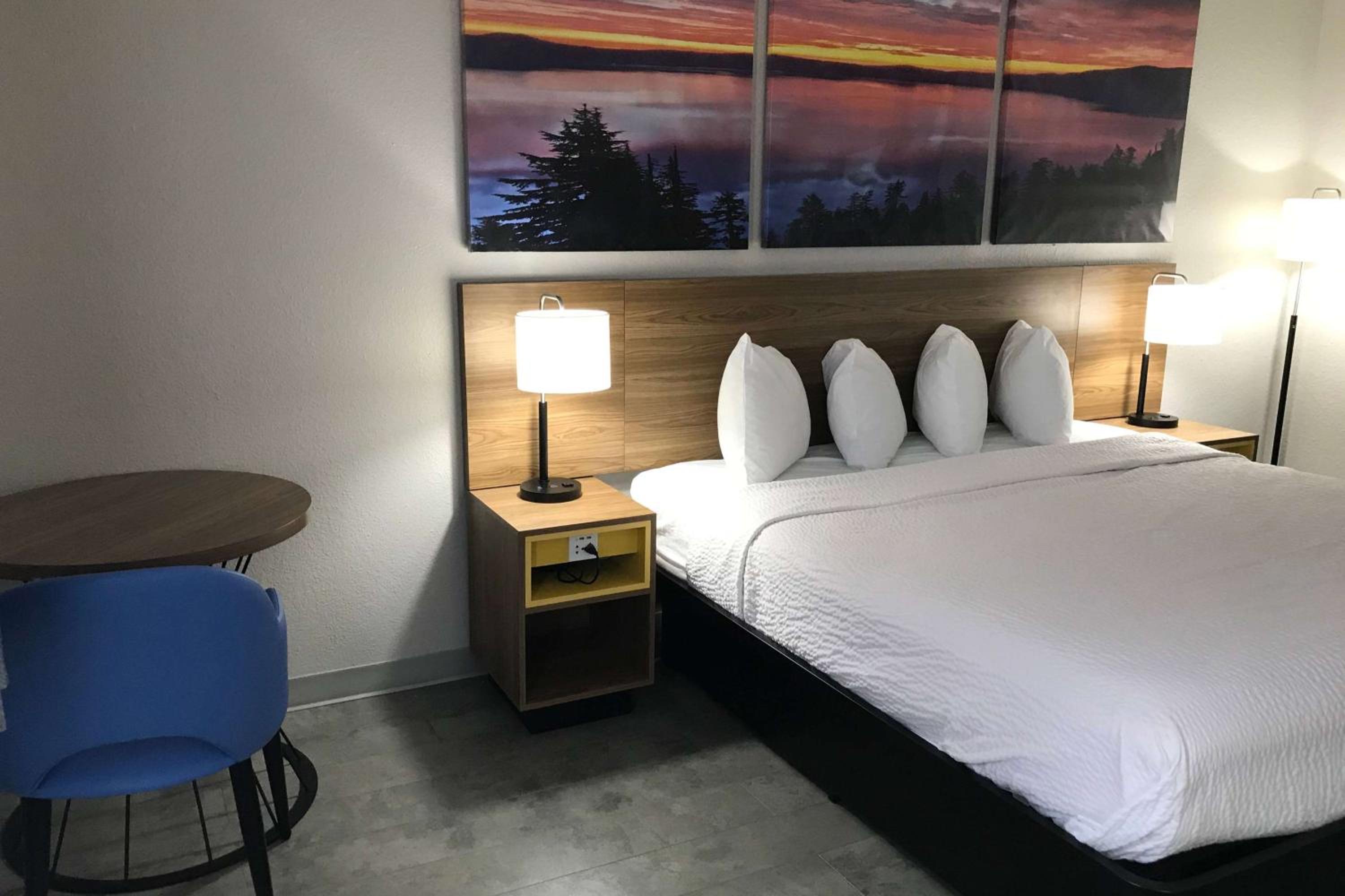 Rawlins Vacations - Days Inn by Wyndham Rawlins - Property Image 4