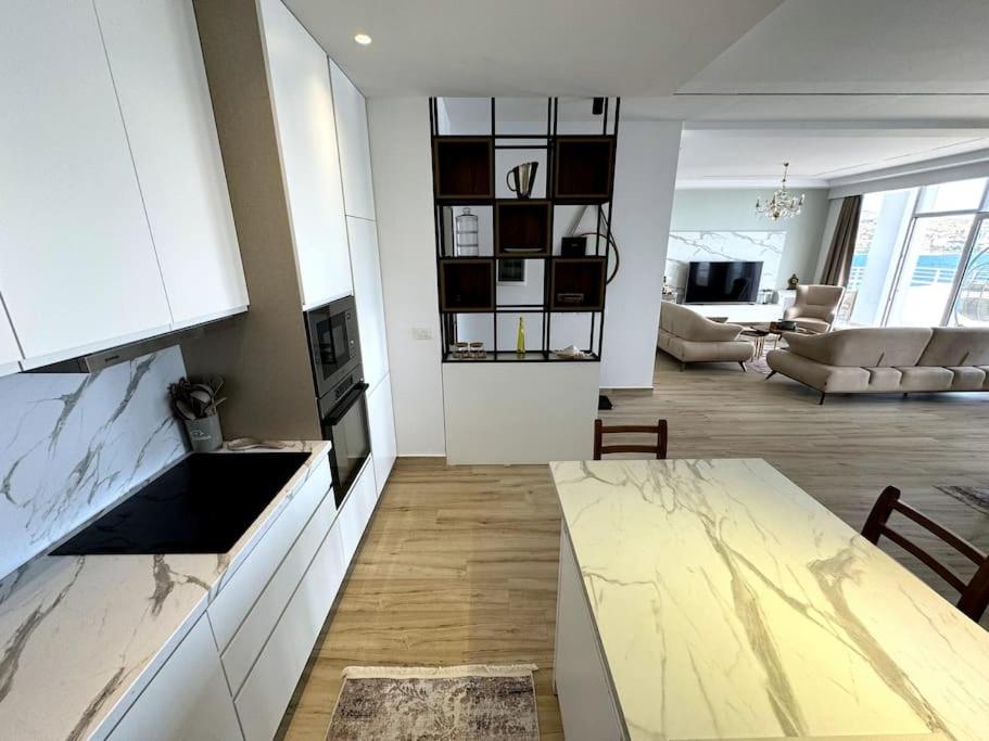 Seafront Oasis Luxury Apartment, with Sae View