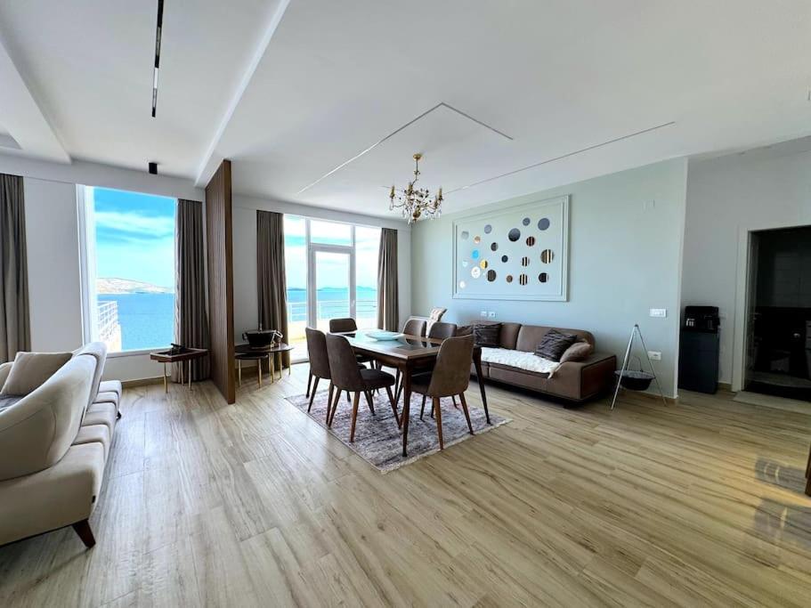 Seafront Oasis Luxury Apartment, with Sae View
