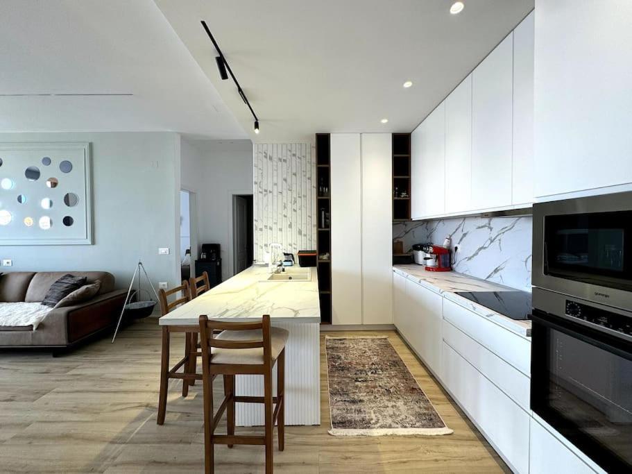 Seafront Oasis Luxury Apartment, with Sae View
