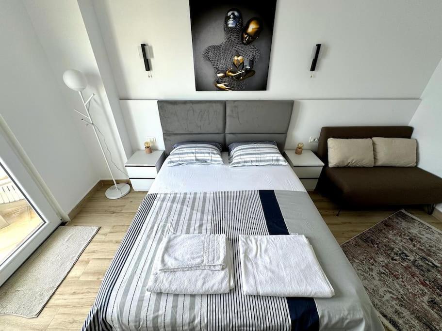 Seafront Oasis Luxury Apartment, with Sae View