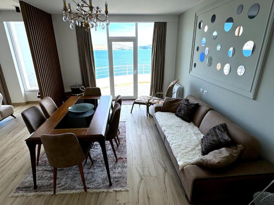Seafront Oasis Luxury Apartment, with Sae View