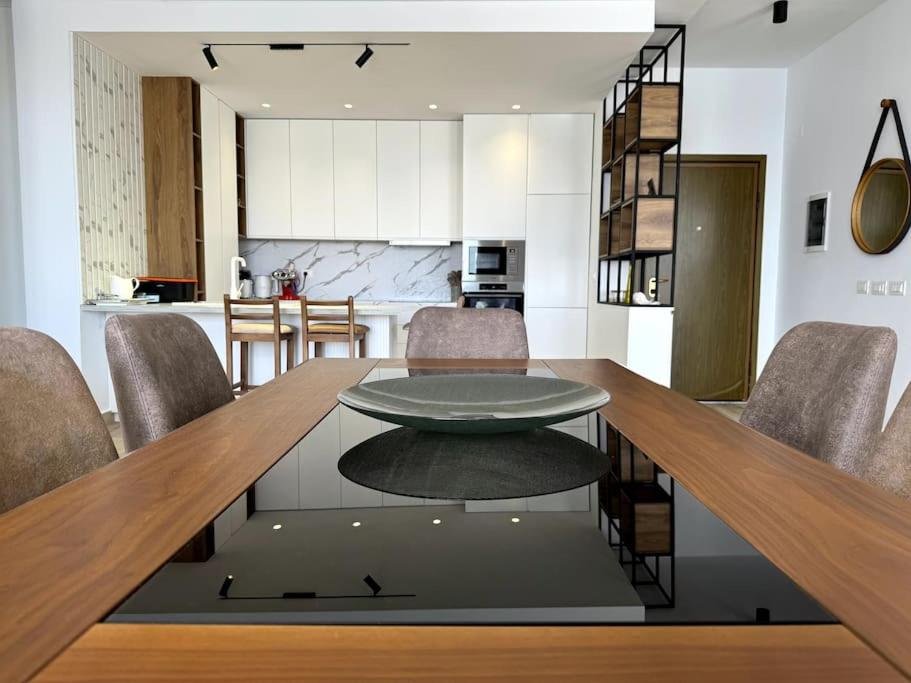 Seafront Oasis Luxury Apartment, with Sae View