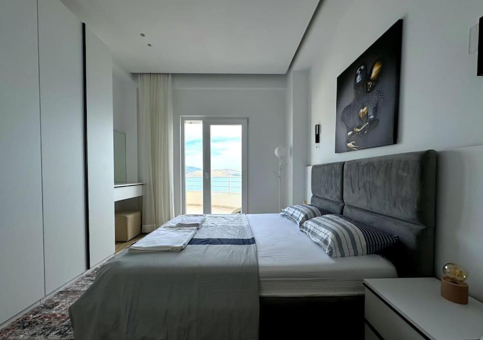 Seafront Oasis Luxury Apartment, with Sae View