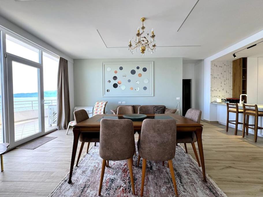 Seafront Oasis Luxury Apartment, with Sae View