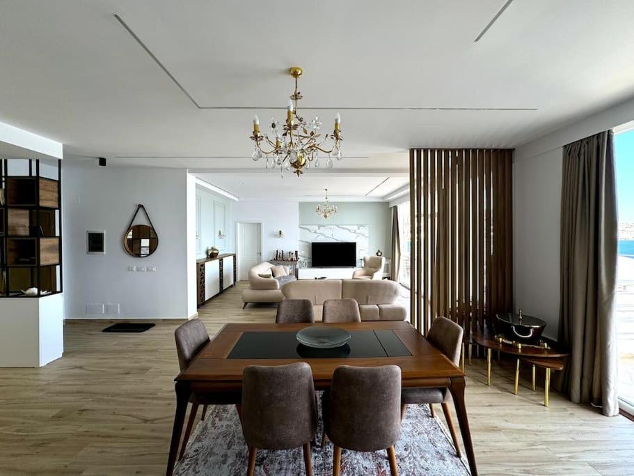 Seafront Oasis Luxury Apartment, with Sae View